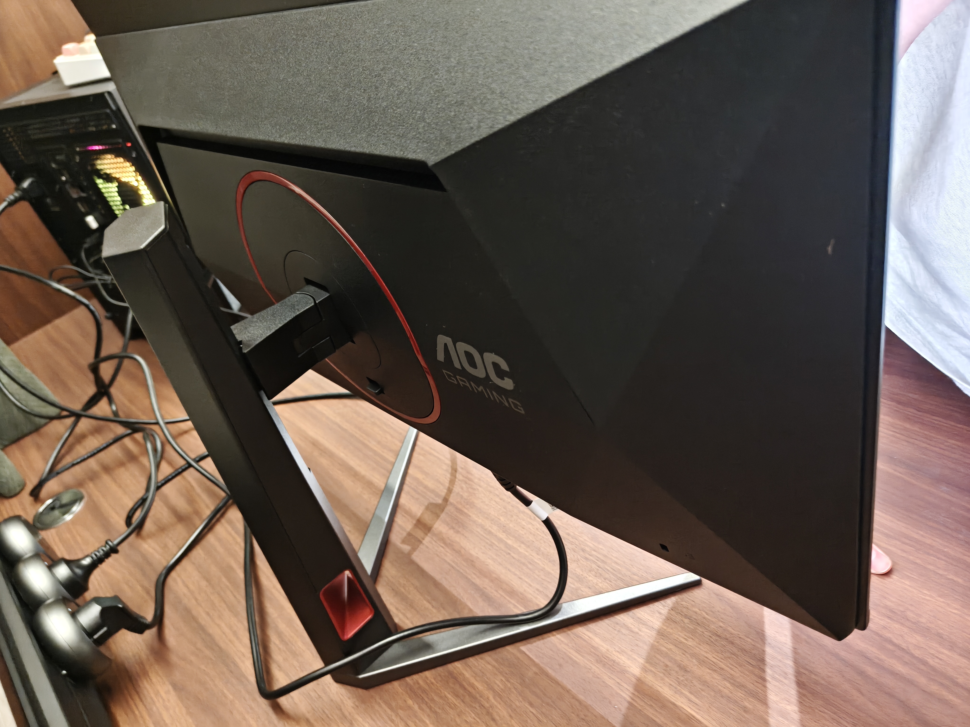 AOC 27英寸4K165Hz Gen.3五层堆叠QD-OLED 第五代BlackAGLR涂层 抗反射抗眩光更黑 电竞显示器U27G4D 实拍图
