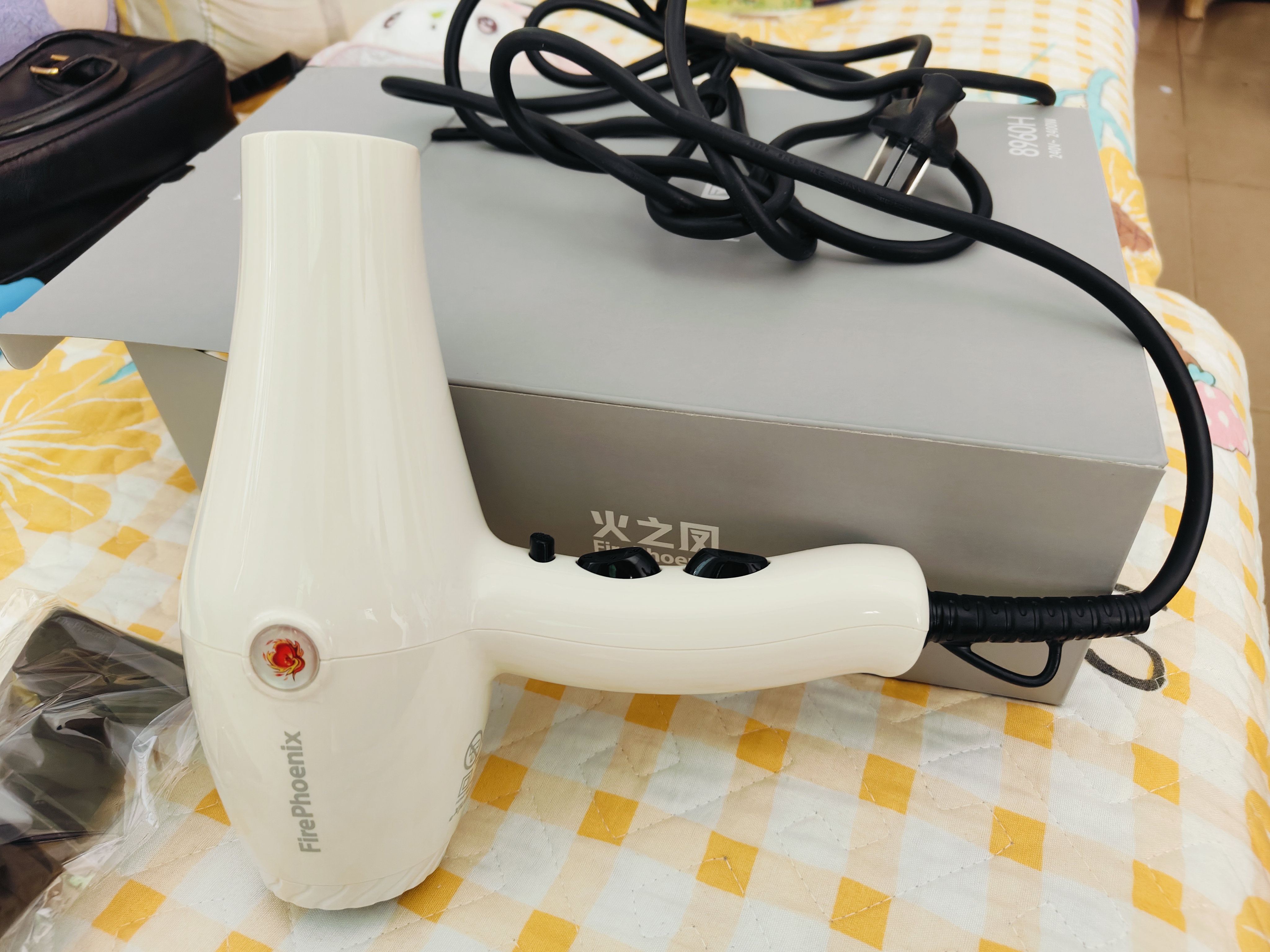 火之凤吹风机8960理发店专用 负离子2200W大功率家用高速恒温护发不伤发大风力速干造型电吹风筒 8960H米兰白(2400W) 实拍图
