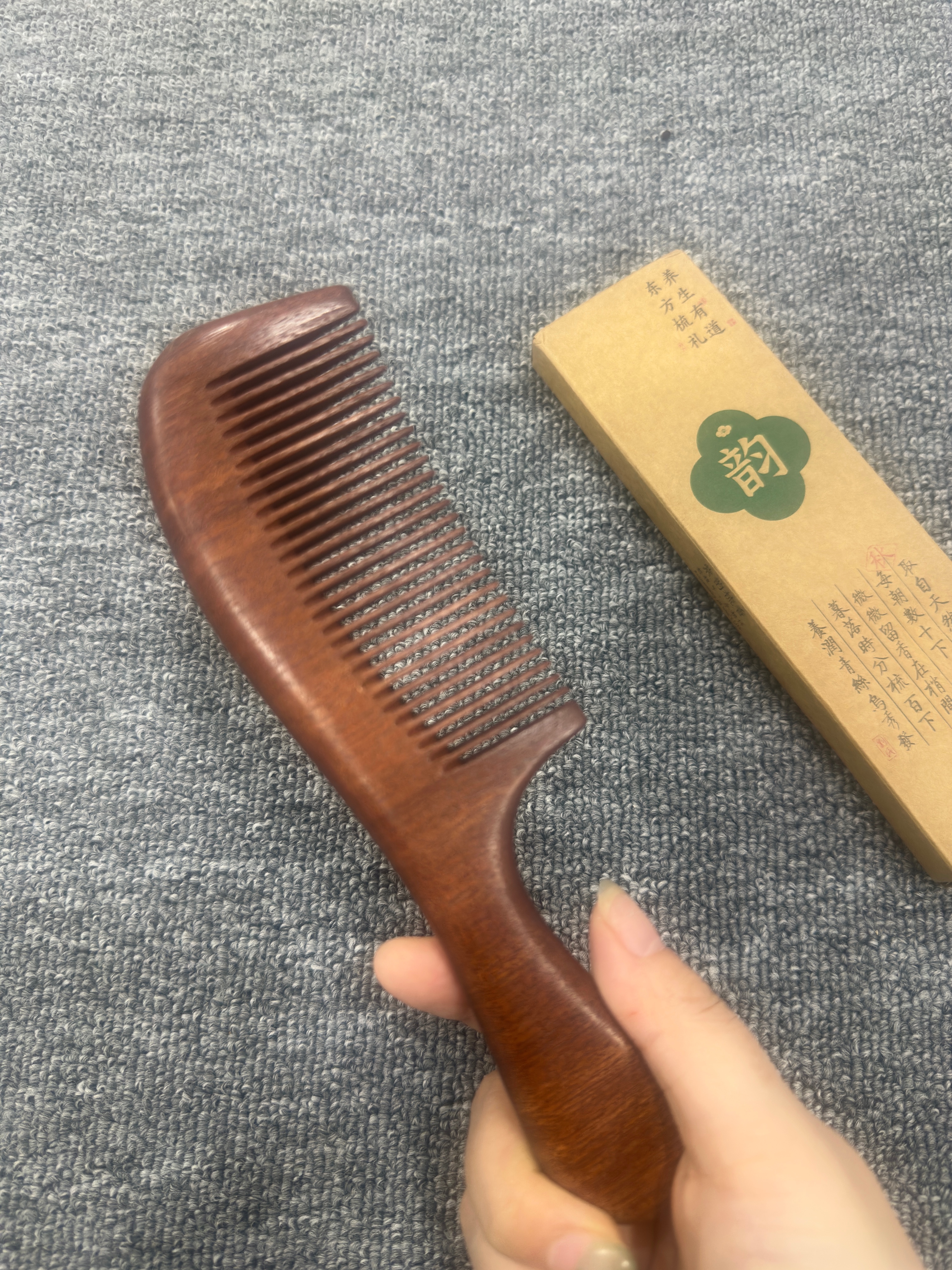 紫韵梳香大号整料黄桃木梳子女士男士养生经络按摩梳细齿赛檀木梳子M-12 实拍图