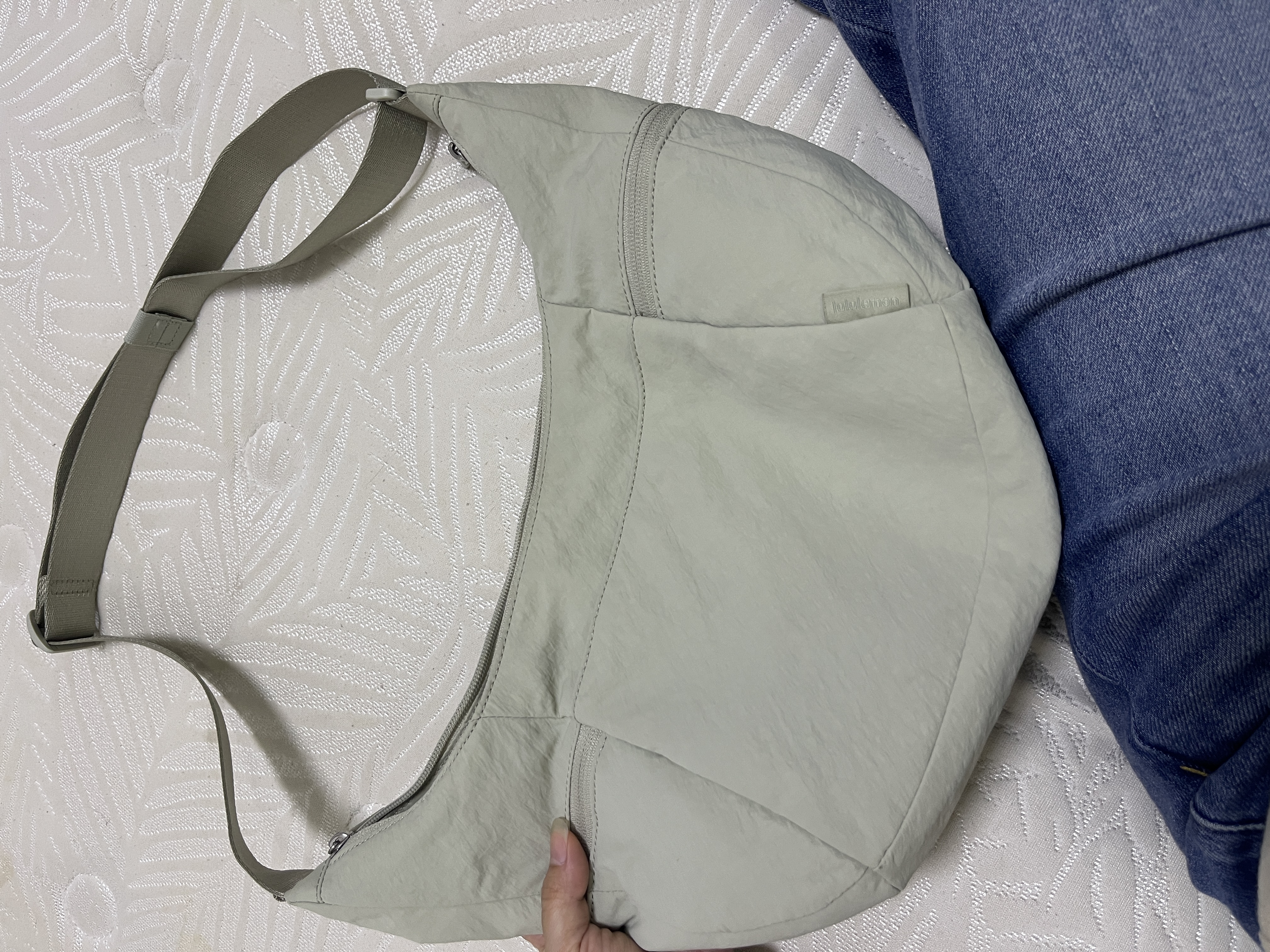 lululemon丨Slouchy 斜挎包 拒水 LU9CACS 朦胧草甸绿 O/S 实拍图