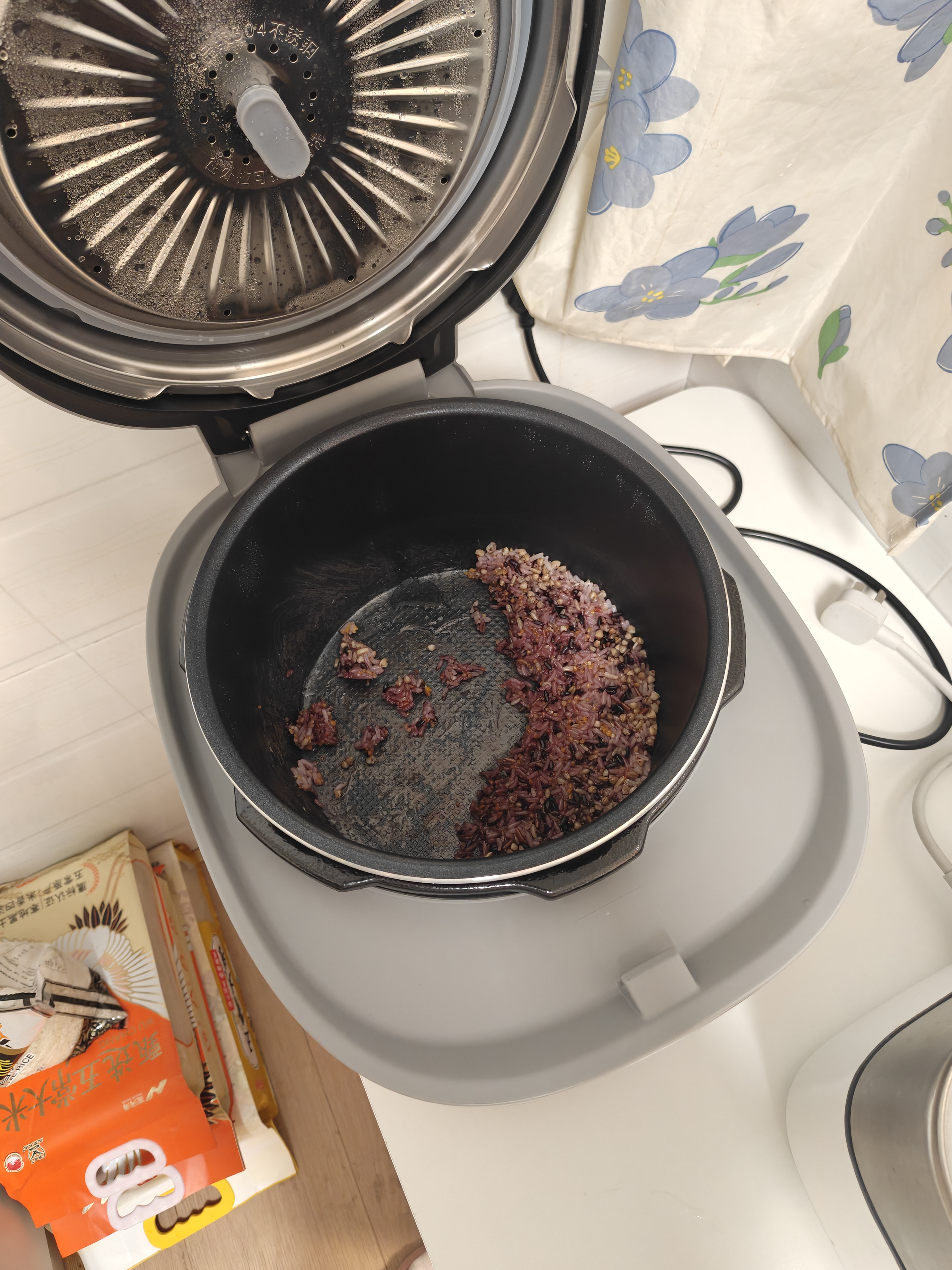 美的（Midea）IH加热大鸭梨AI智能120kPa电压力锅晶钛0涂层高压锅5L多功能新款电饭煲家用4-6人智能预约MY-S6 实拍图