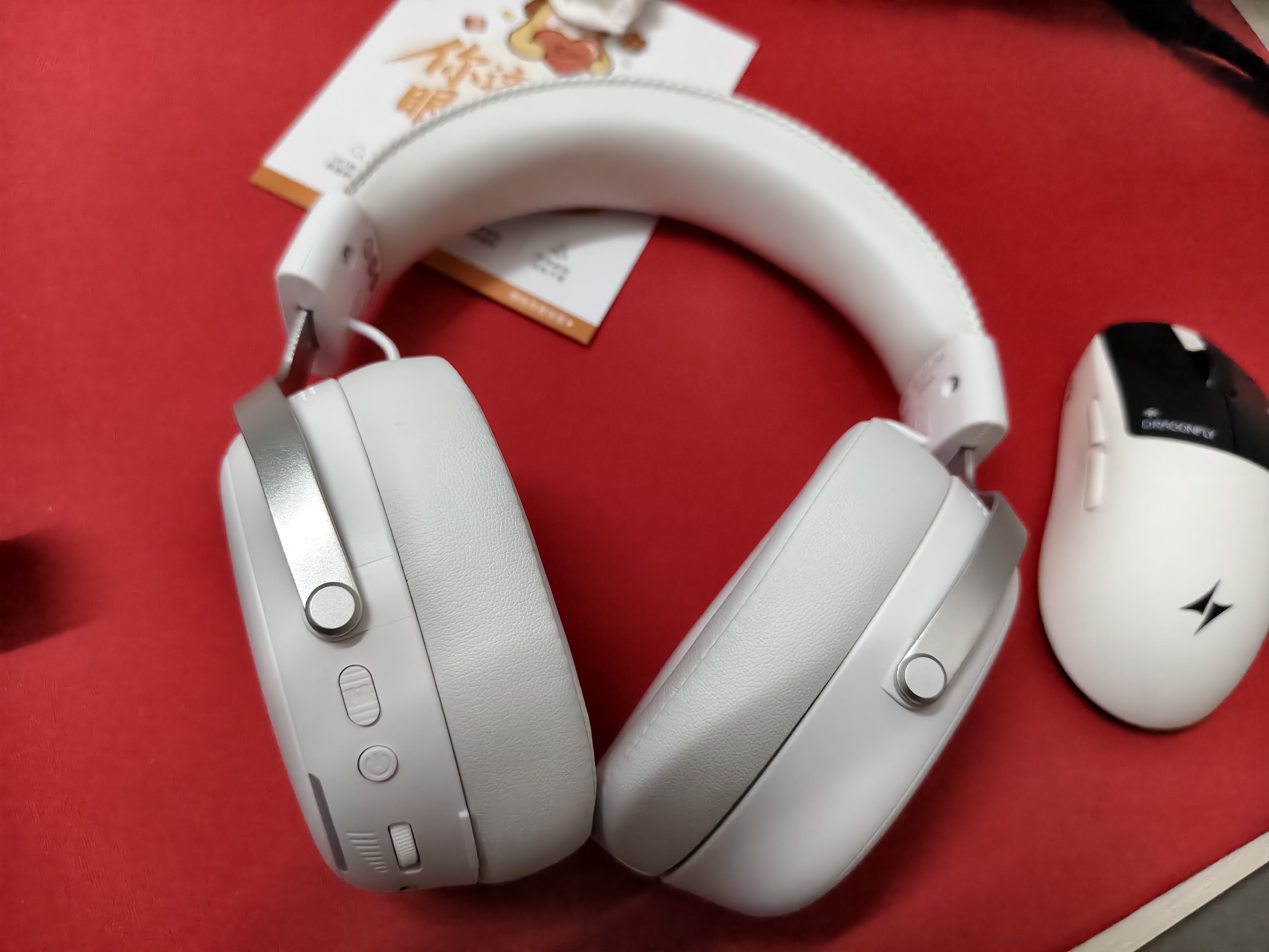 iKF V11 Pro2.0四模游戏耳机头戴式无线电竞7.1声道蓝牙屏显2.4G接收器FPS专用三角洲听声辨位 银白色 实拍图