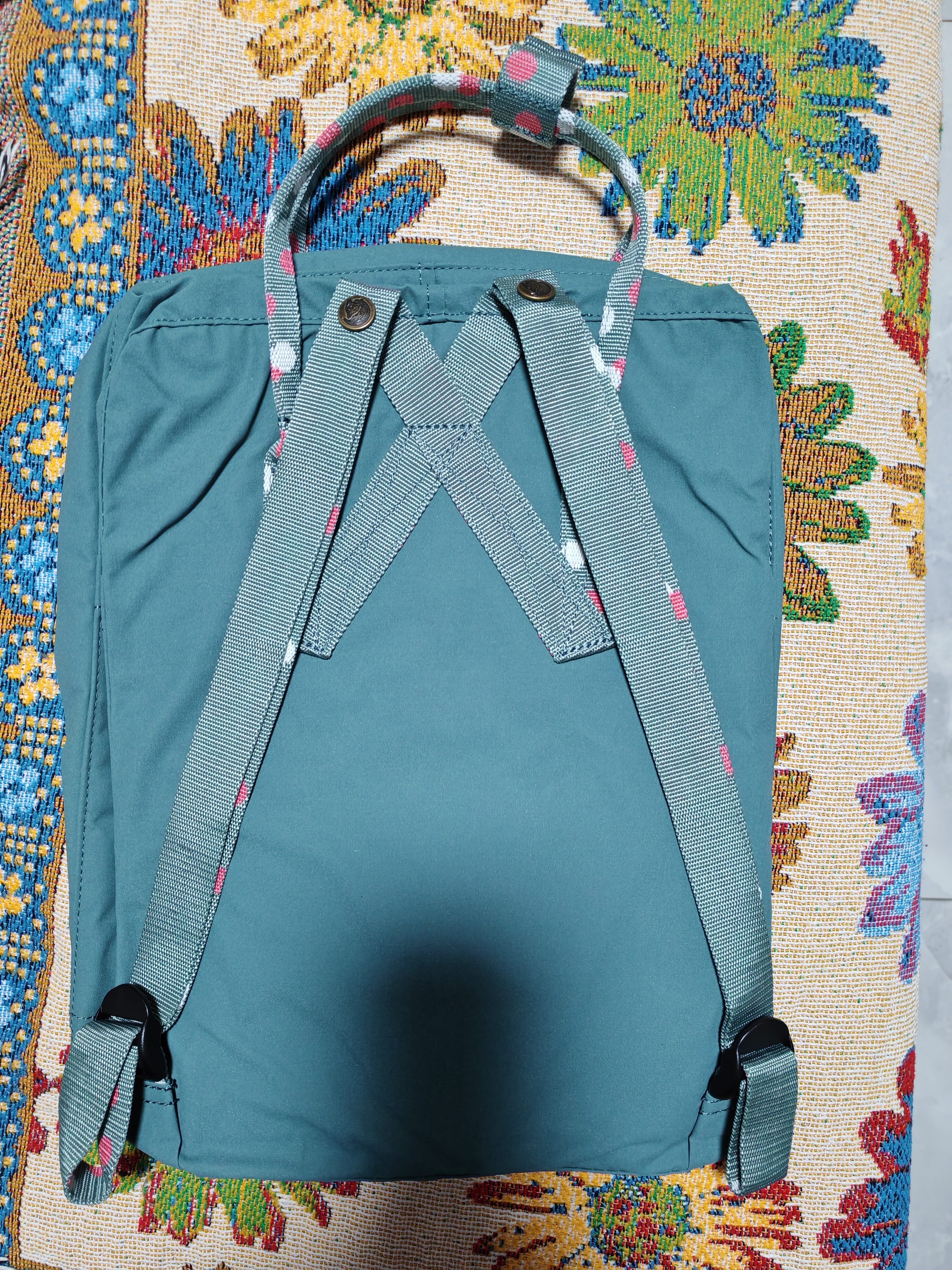 FJALLRAVEN北极狐双肩包kanken男女户外大容量书包电脑包运动旅行背包23510 664-916霜绿色/五彩底纹 16L【可容纳14寸笔记本电脑】 实拍图