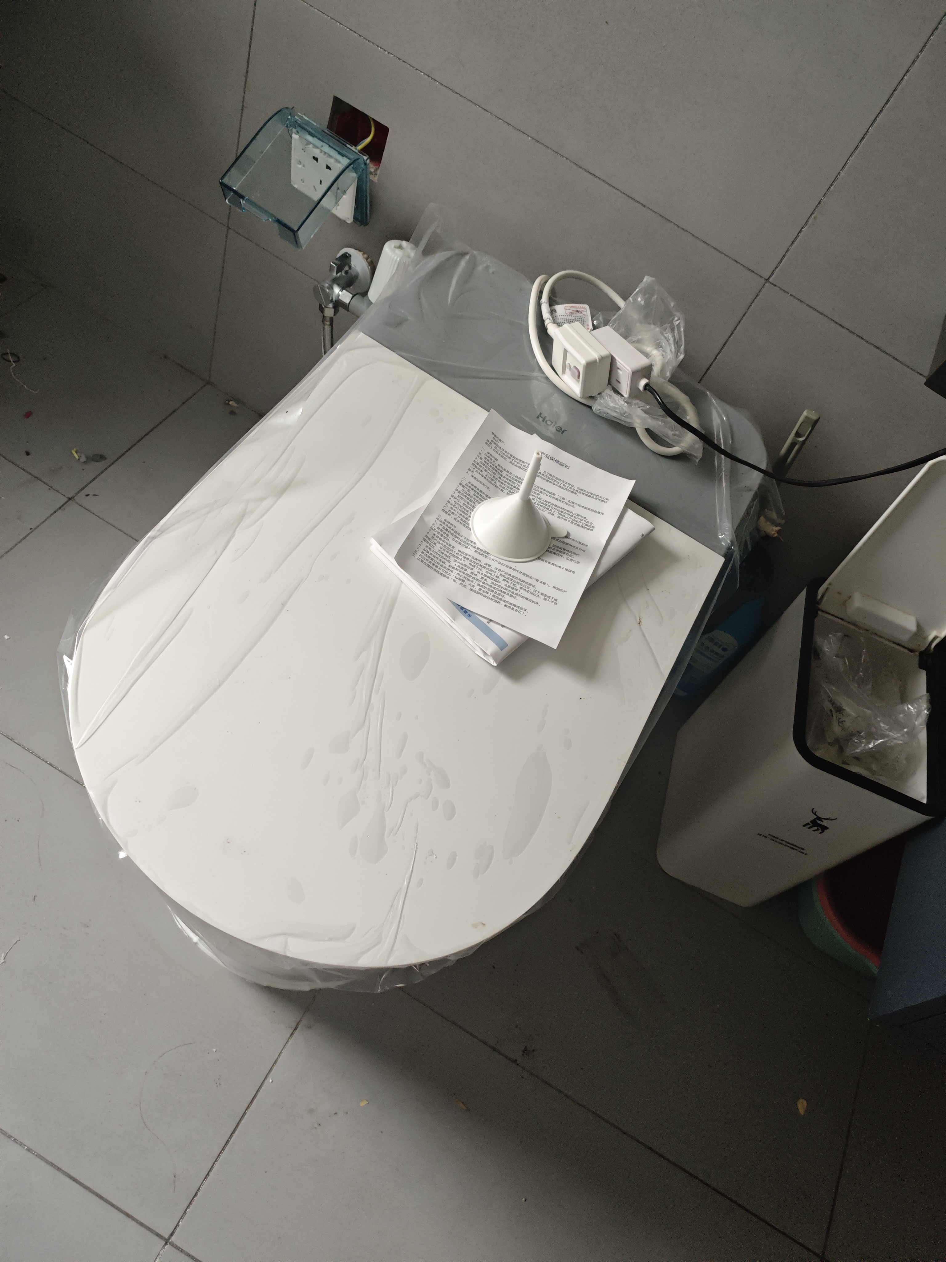 海尔（Haier）智能马桶静音全自动冲洗屁屁清洗加热烘干一体泡沫盾坐便马桶家用 【尊享款】全域感应坐圈/脚触翻盖/香薰泡沫盾HU6 305(300)/400坑距下单备注 实拍图