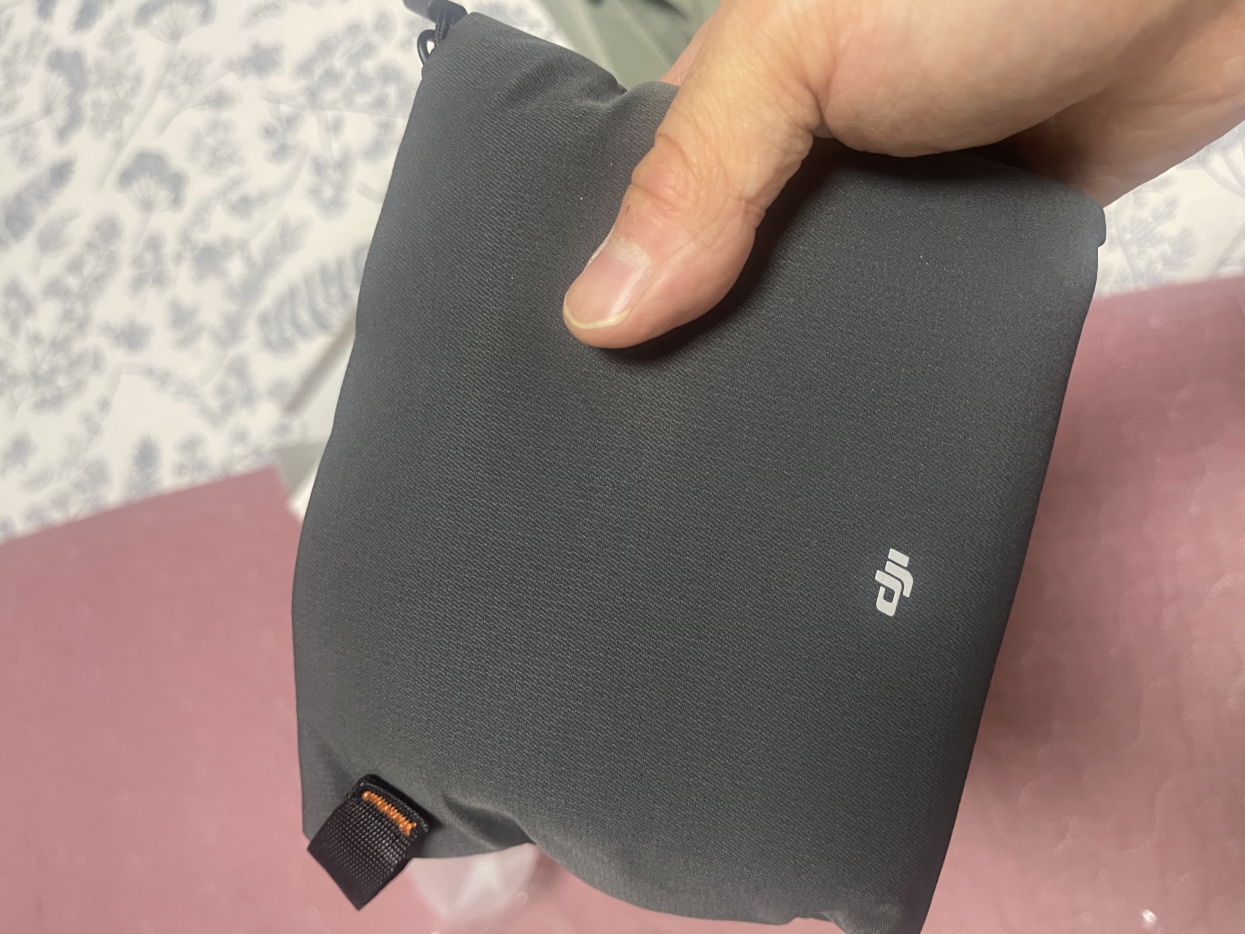 大疆（DJI）Mic Mini 2 迷你2代无线麦克风 降噪领夹麦克风 户外采访直播 vlog 手机相机微小型原声级收音麦 【相机+手机】两发一收带充电盒 官方标配（安卓/苹果15及以上） 实拍图