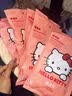 名创优品（MINISO）三丽鸥系列暖身贴Hello Kitty暖贴8片装*6包暖宝宝关节热敷贴 实拍图