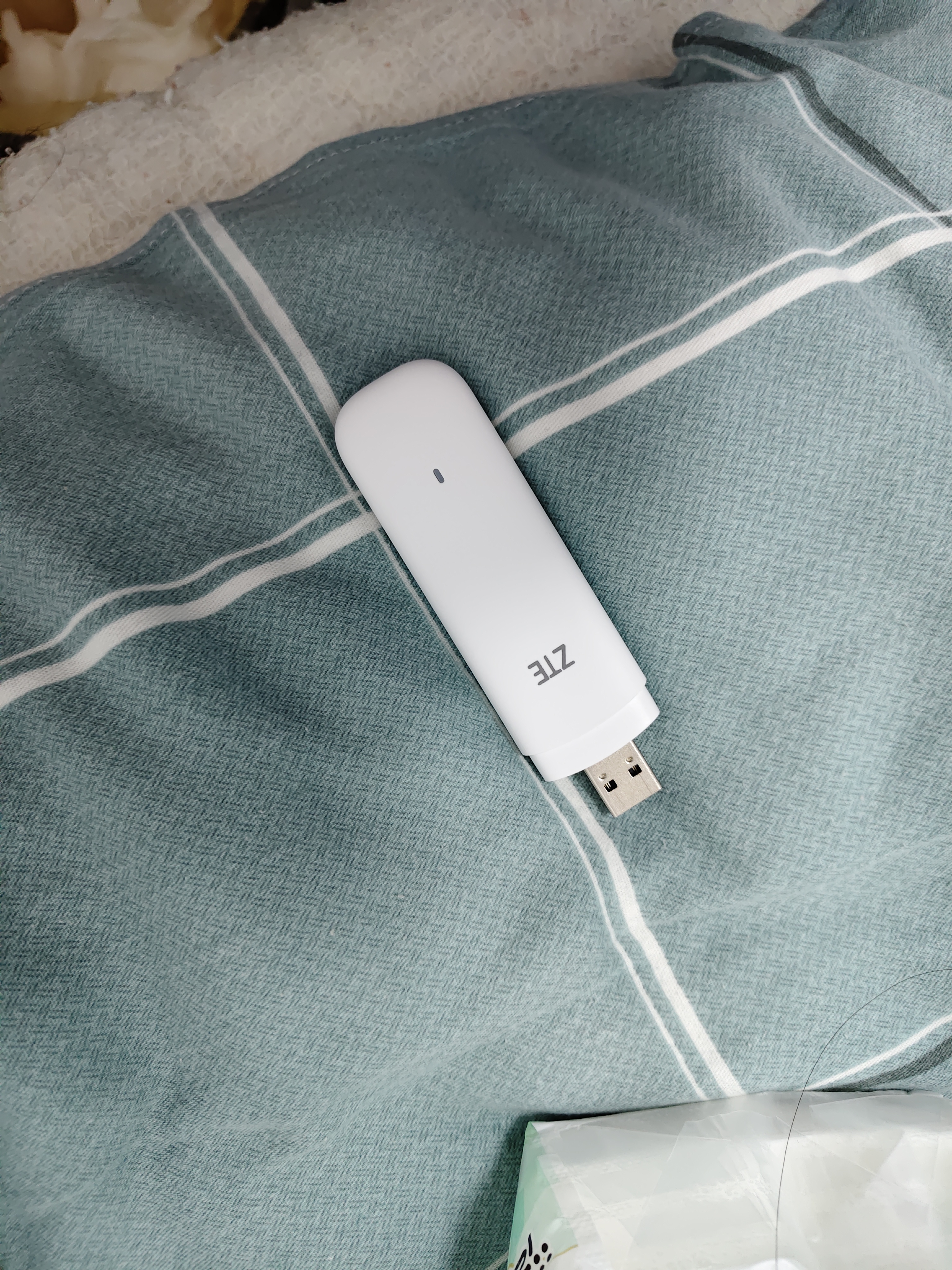 中兴（ZTE）F32随身wifi6免插卡无线上网卡支持5G/4G设备全网通路由器无限随行wi-fi车载宿舍户外流量卡托2026 实拍图