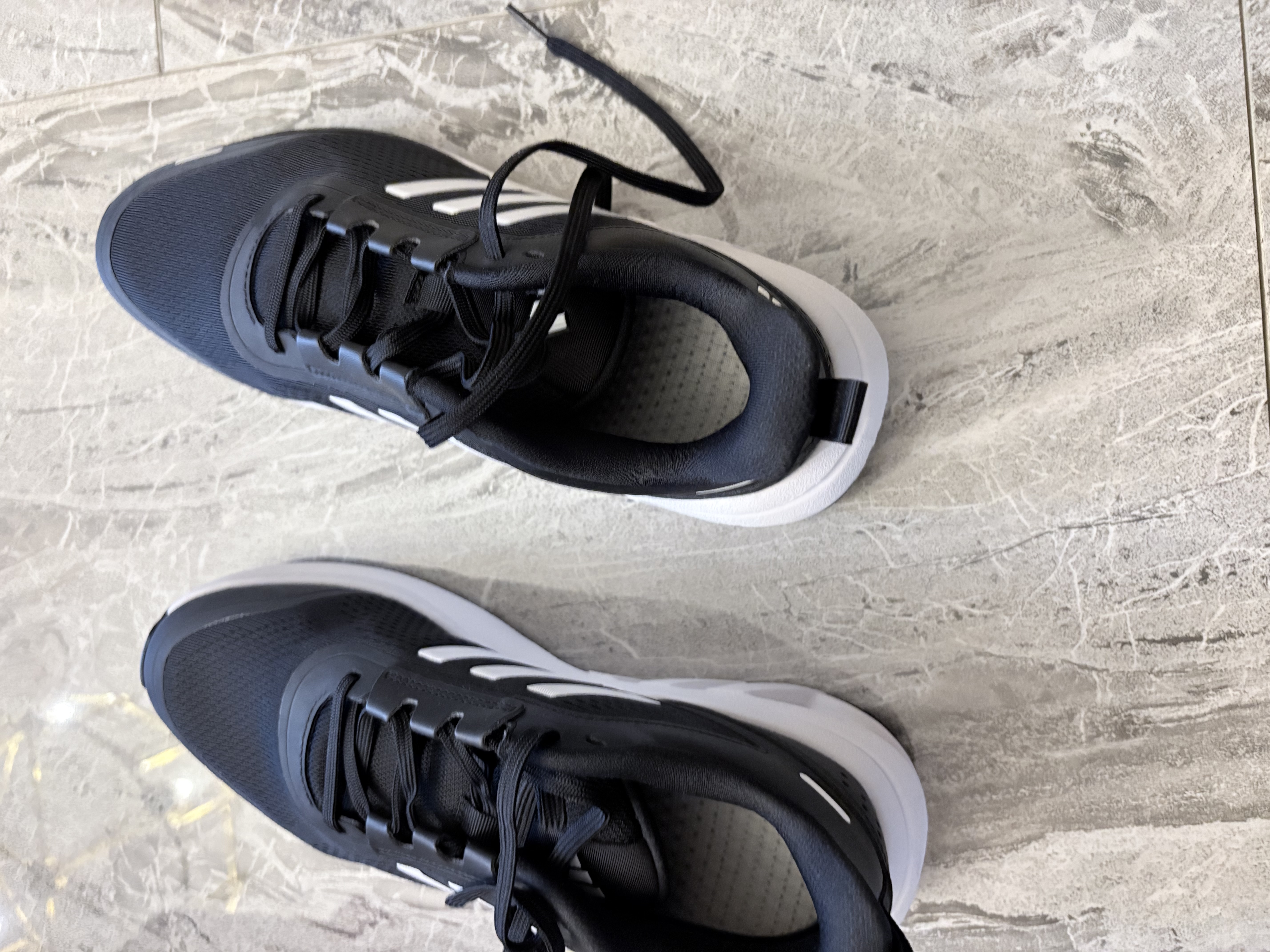 阿迪达斯（adidas）男鞋运动鞋舒适耐磨减震休闲跑步鞋 41UK7.5码 实拍图