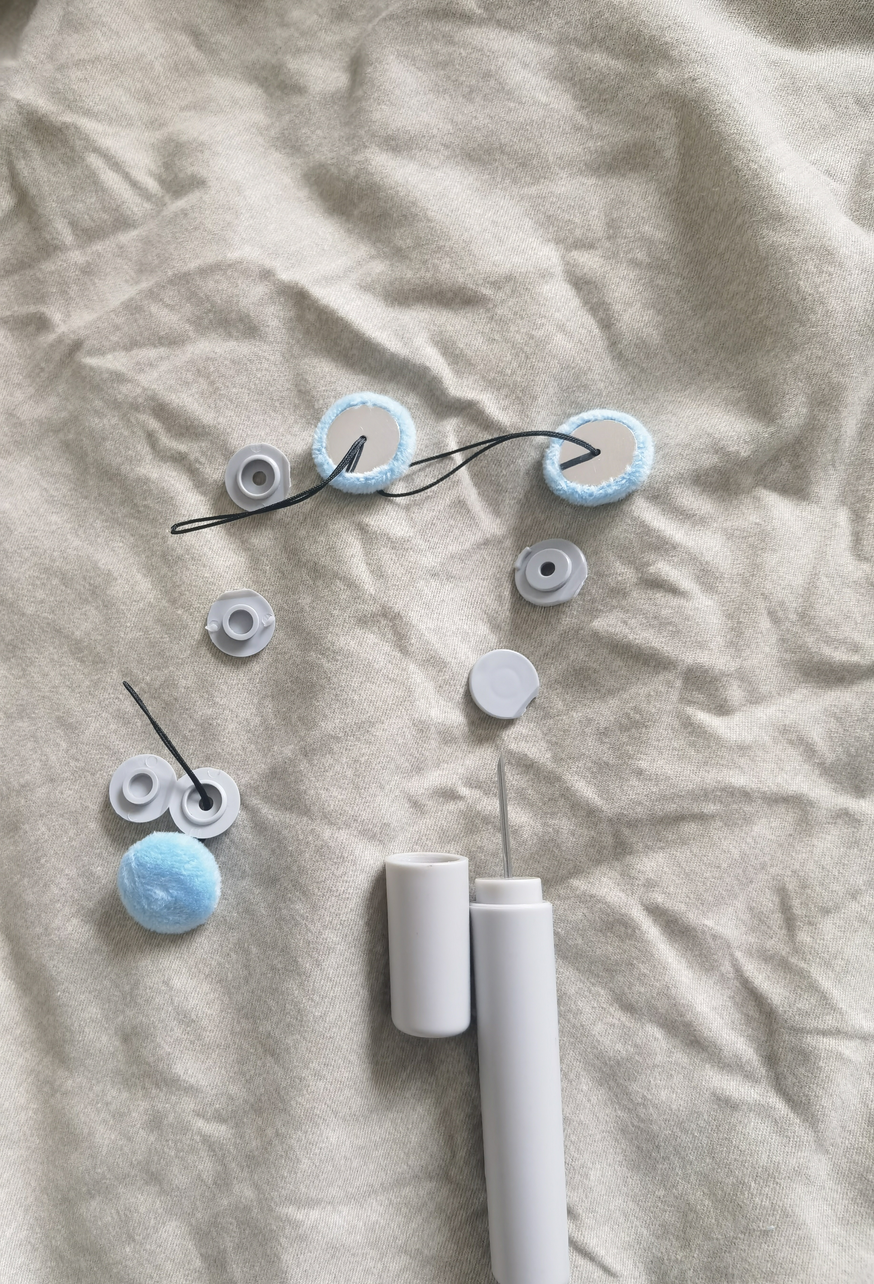 优艺菲被子固定器安全无针柔软防跑隐形被套被罩无痕扣订床单棉被神器 (毛绒亲肤)蓝色+推进器 32个约用于4床被子 实拍图