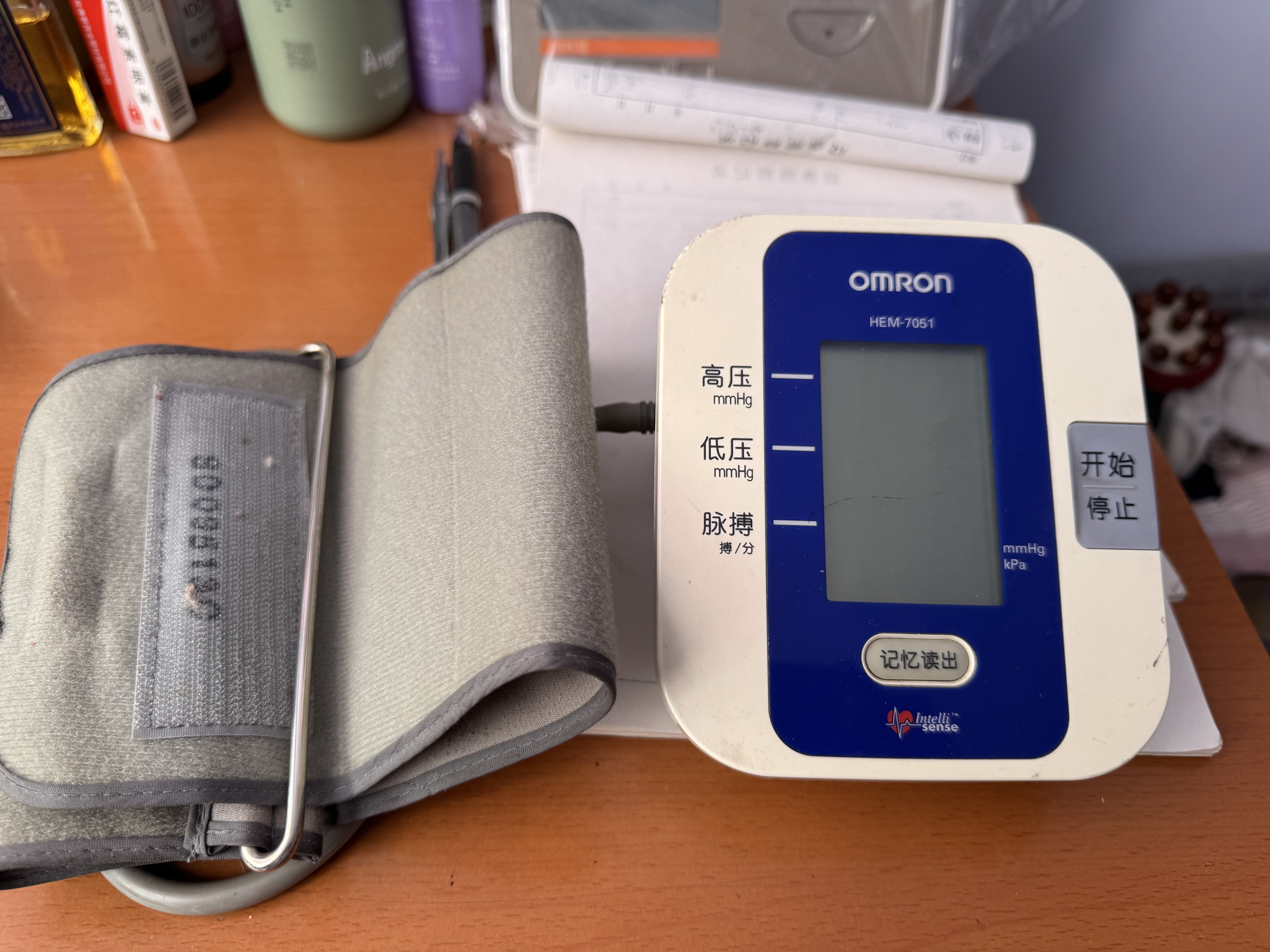 欧姆龙（OMRON）上臂式电子血压计血压仪医用高精准血压测量仪家用U724J 实拍图