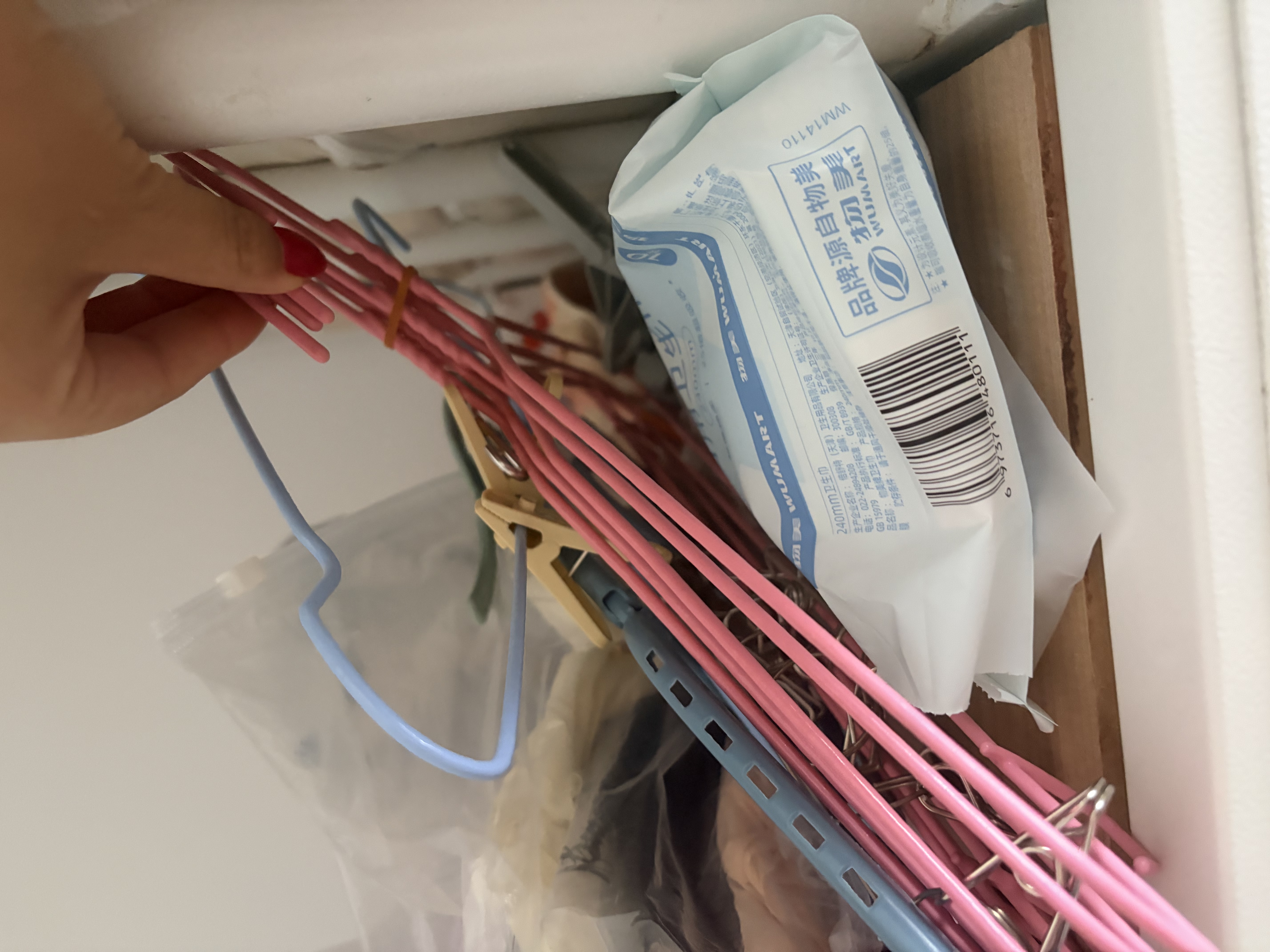 京东快递浸塑衣架防滑无痕加粗 防风耐用阳台家用衣柜收纳衣架 平肩带钩粉色 5支 实拍图