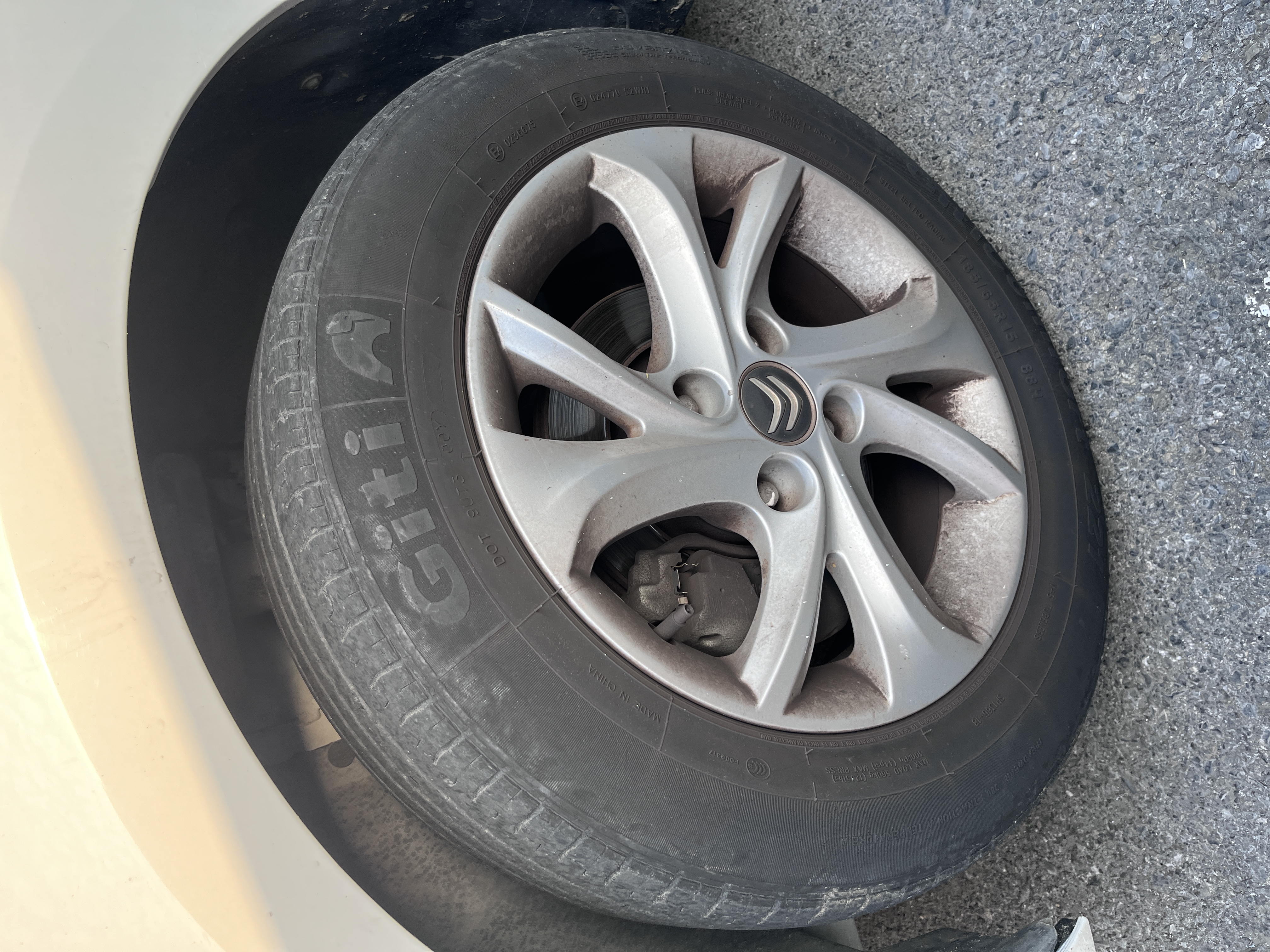 佳通轮胎(Giti)轮胎185/65R15 88H  221 原配标志301 适配 爱丽舍/轩逸 实拍图