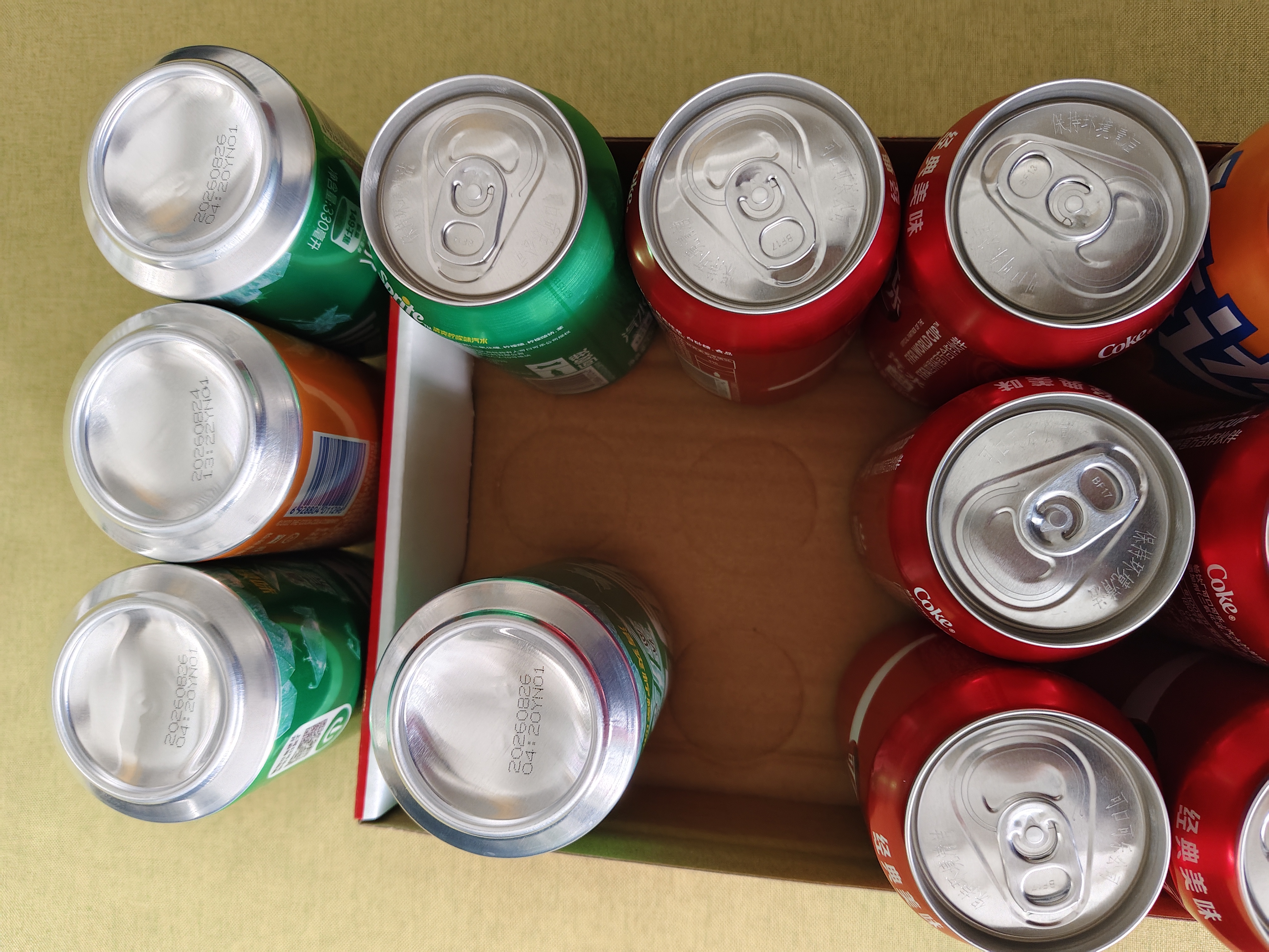 可口可乐（Coca-Cola）混合汽水 可乐x6罐+雪碧x4罐+芬达x2罐 330ml*12罐（330ml*24罐） 实拍图