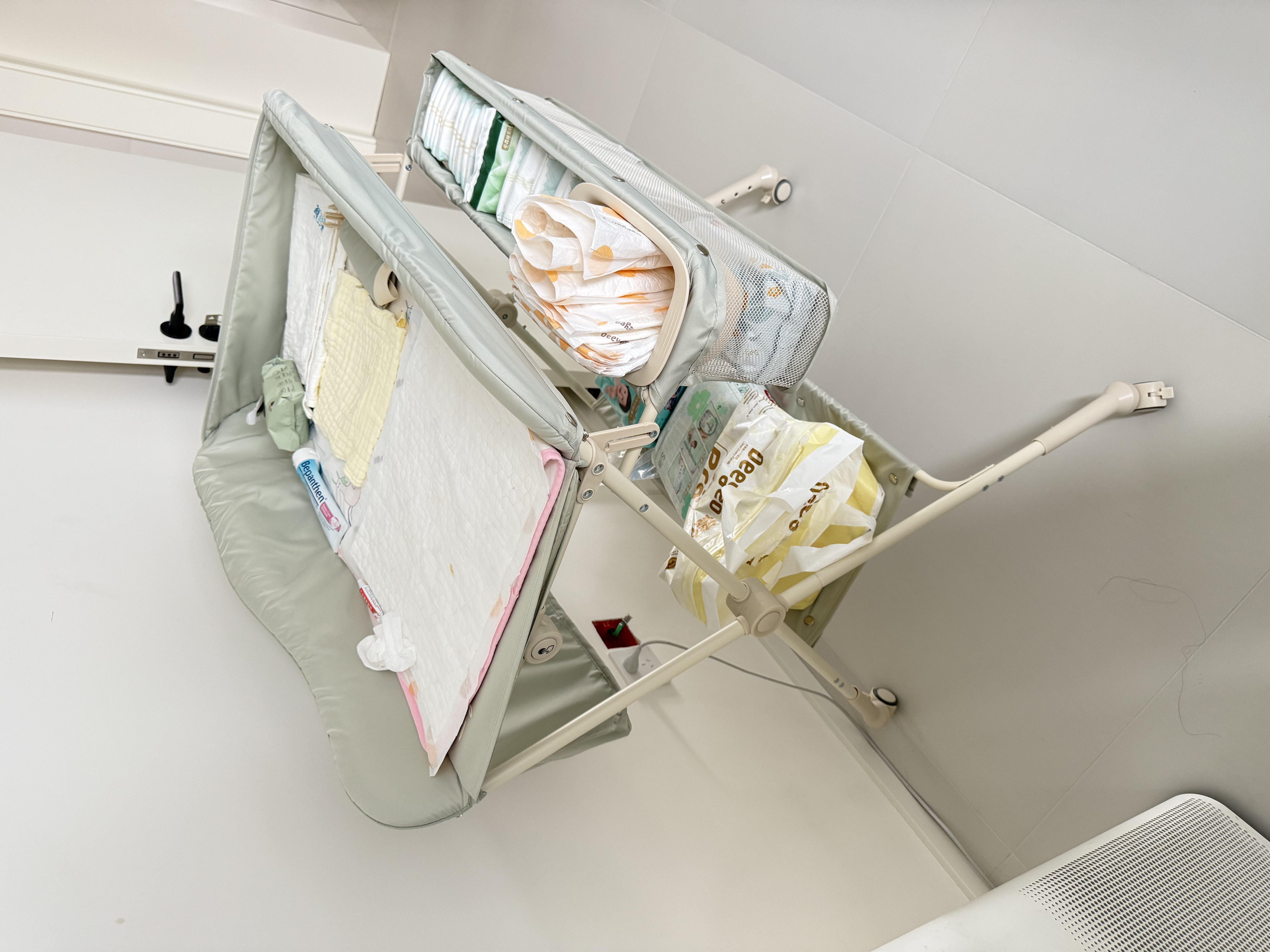 babycare尿布台多功能可折叠新生儿护理台抚触洗澡便携婴儿床-温特绿 实拍图