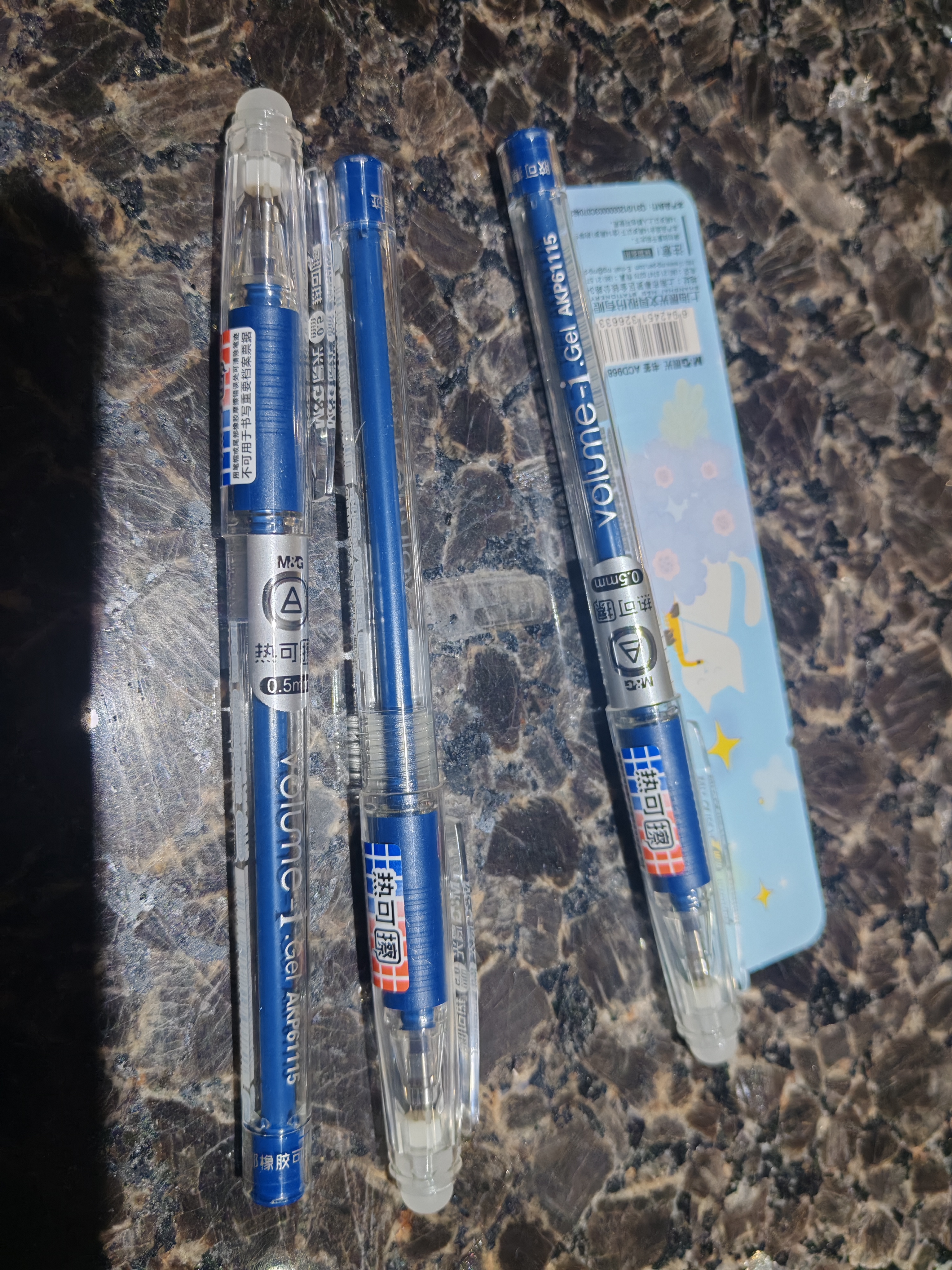 晨光（M&G）热可擦中性笔0.5mm墨蓝色子弹头签字笔拔盖学生水笔AKP61115B1 3支 实拍图