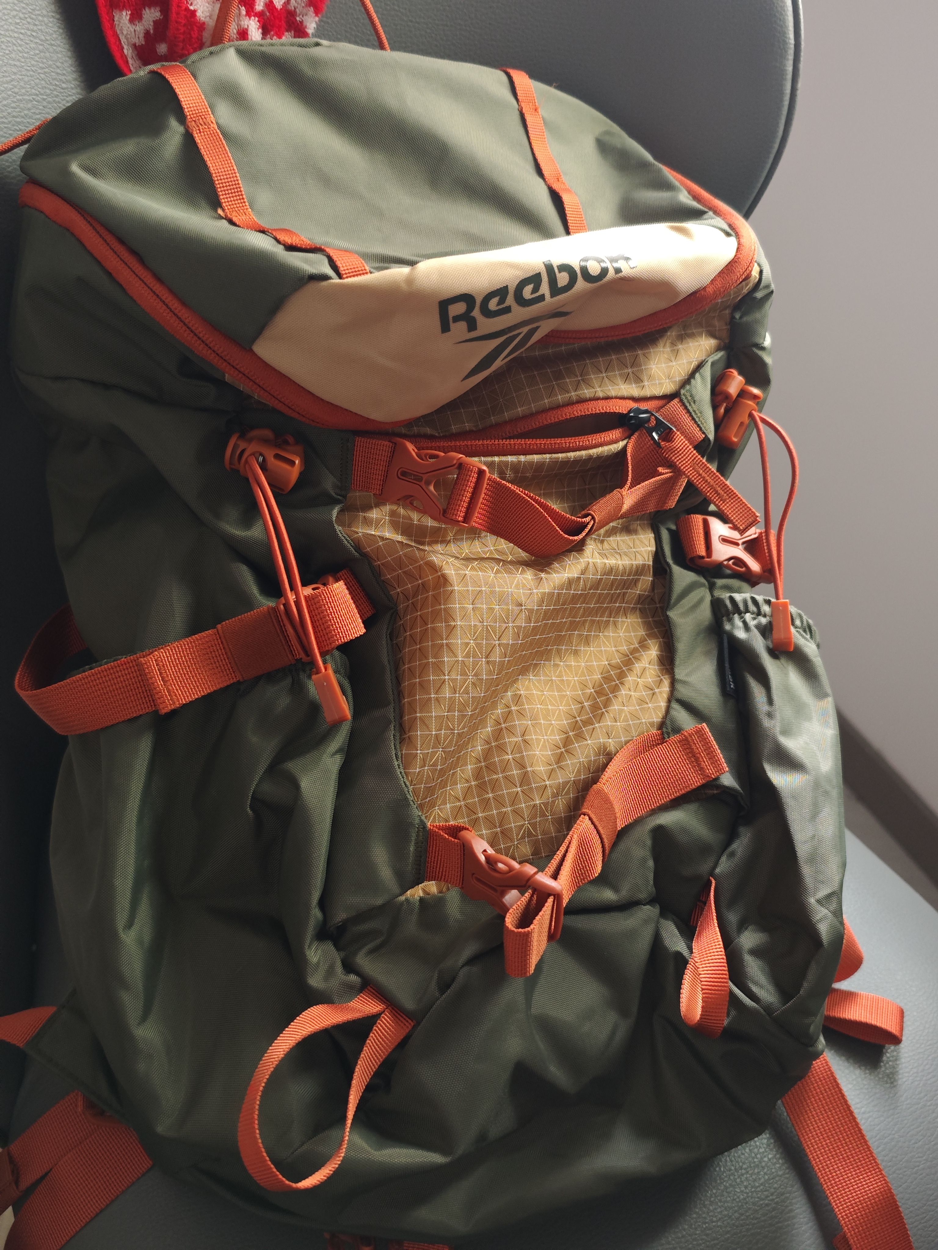 锐步（Reebok）徒步轻便双肩包男女2026新款防泼水旅行运动户外登山背包通勤书包 实拍图