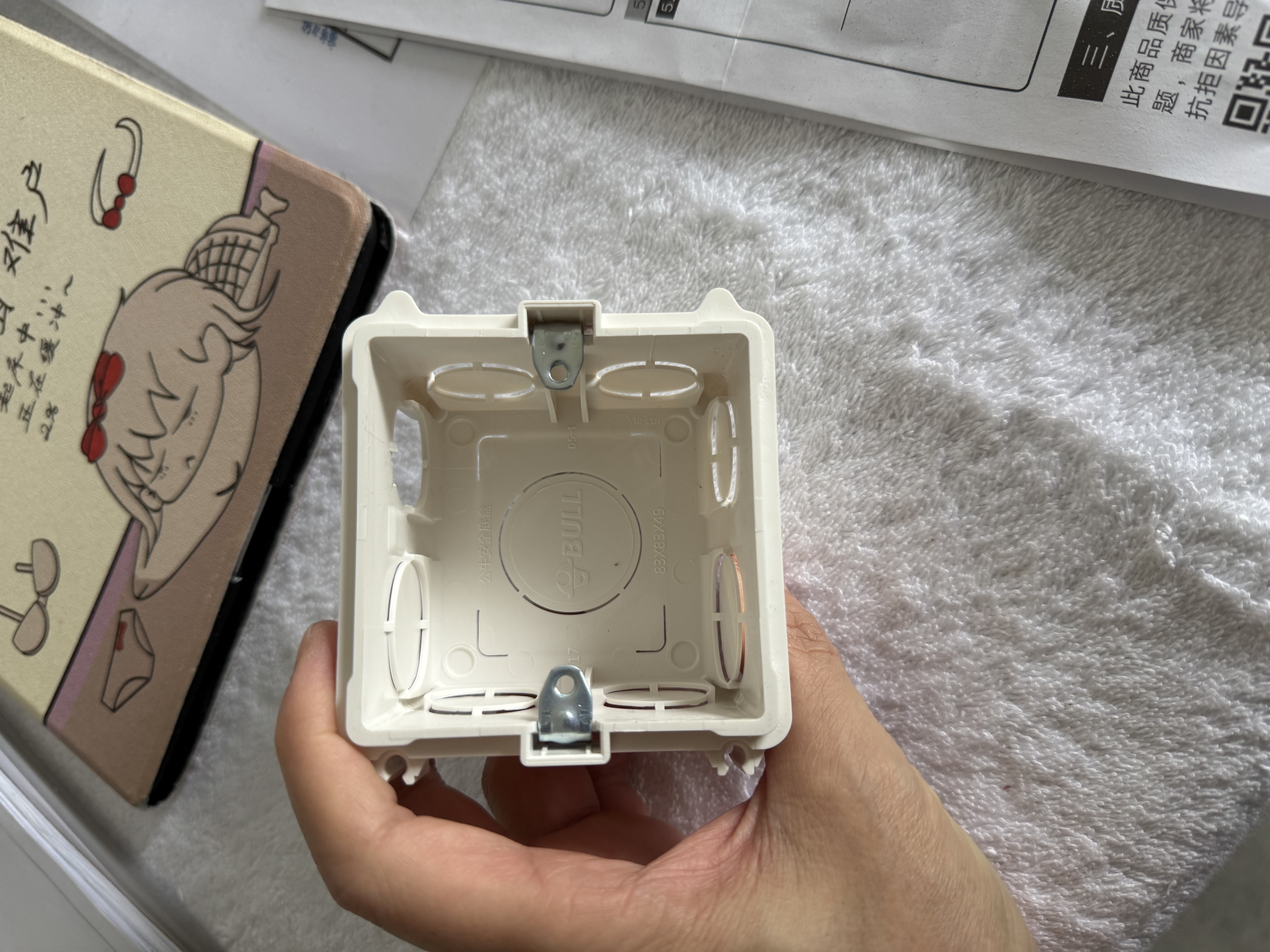 公牛（BULL） 开关插座86型暗装墙壁插座五孔插座网线网络大面板G12系列星空灰 H17暗装底盒（86型开关插座） 实拍图