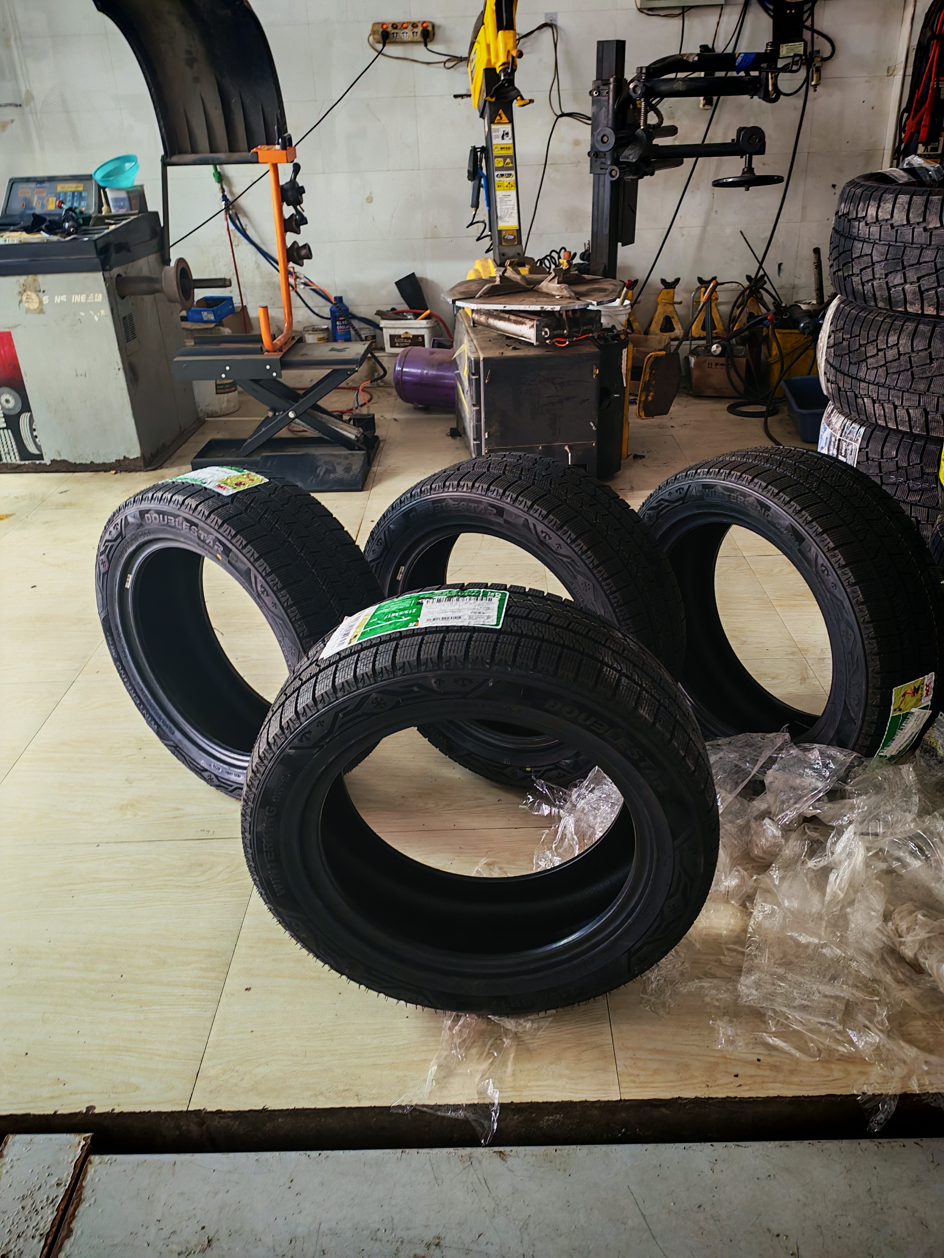 双星雪地胎/冬季胎 215/55R17 94T DW16+ 适配XR-V/缤智/迈腾/帕萨特 实拍图
