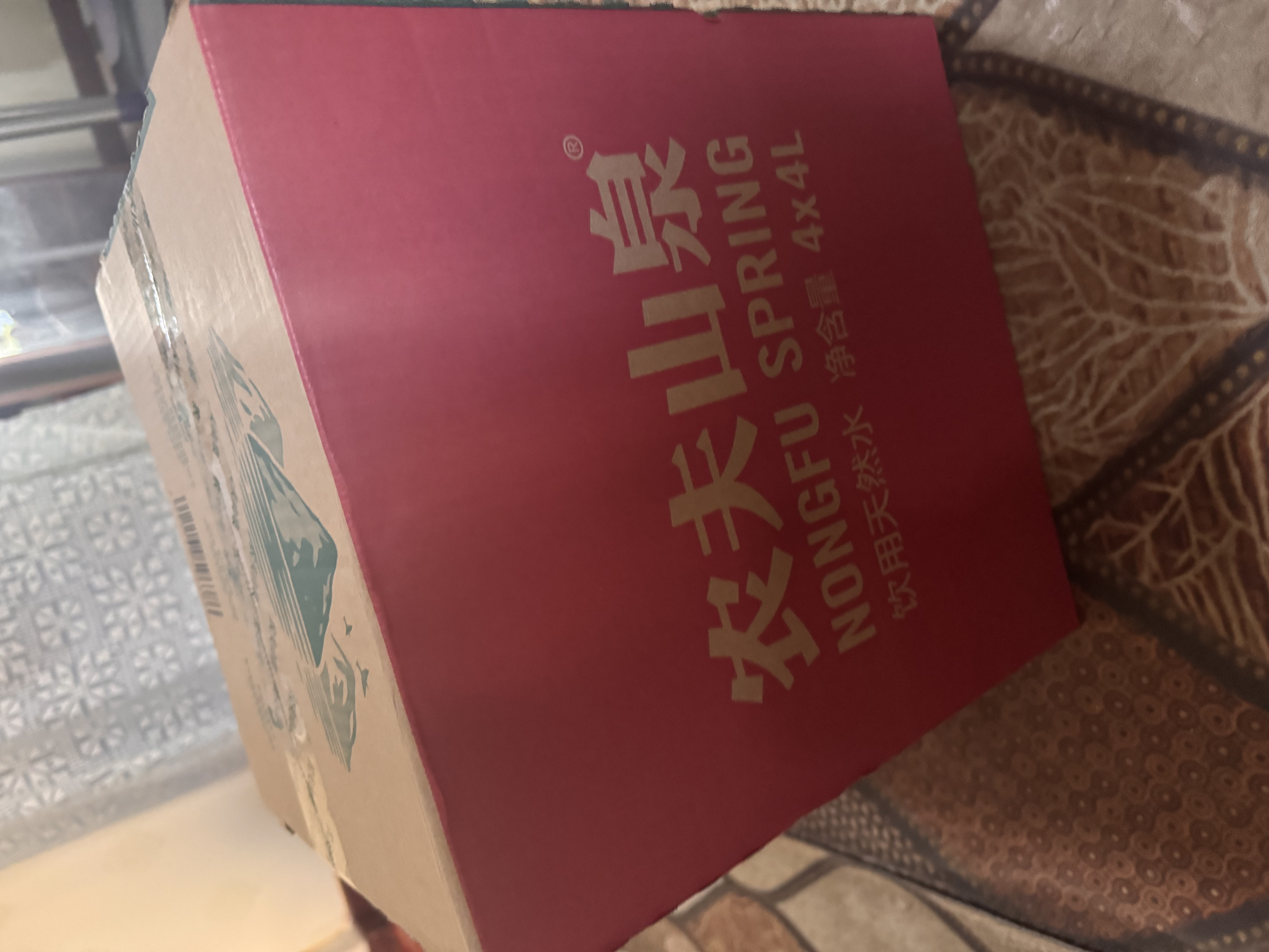 农夫山泉饮用天然水4L*4桶 纸箱塑膜随机发货大桶装 家用桶装水 实拍图