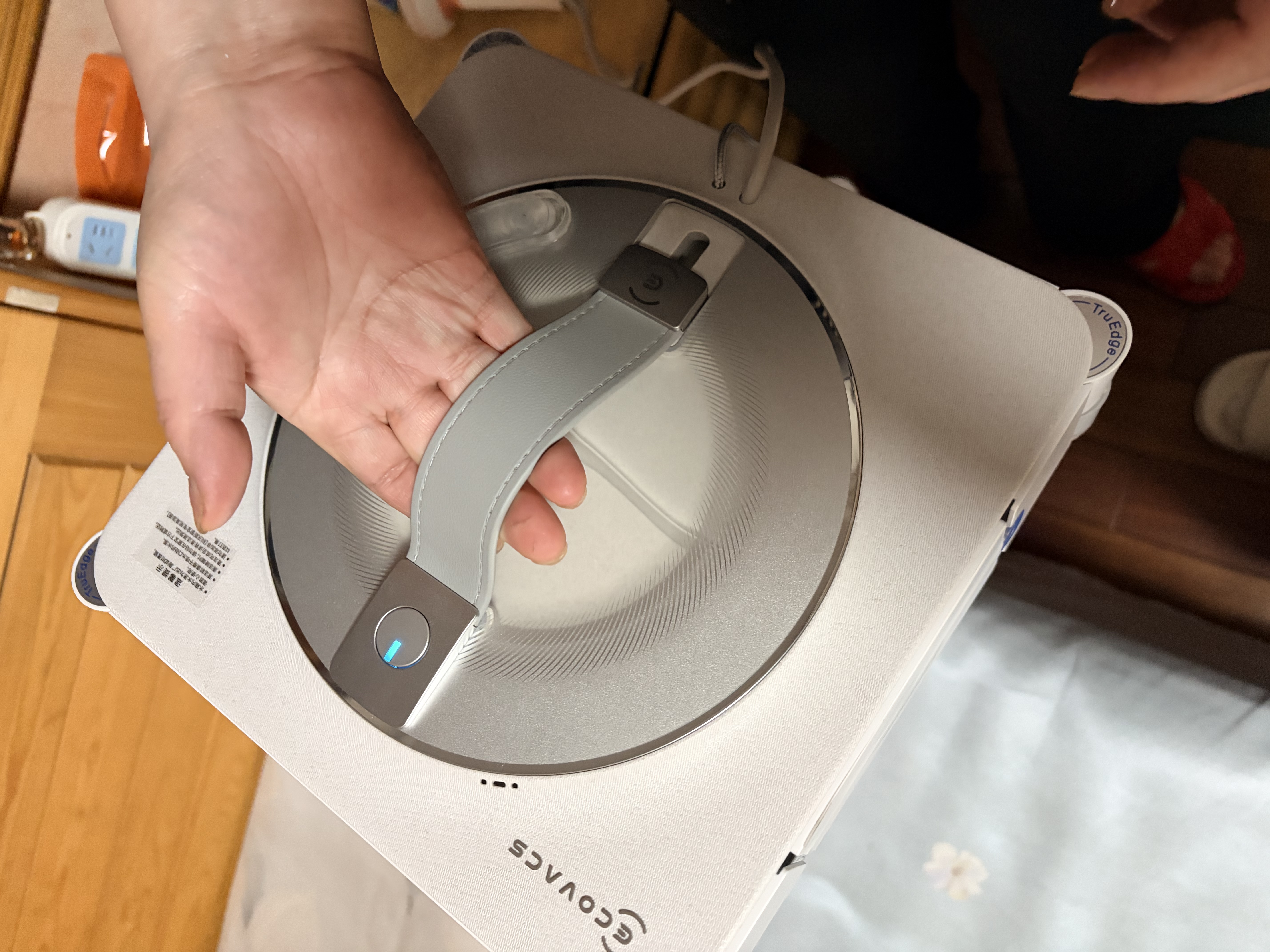科沃斯擦窗机器人【保价11.11】【方形贴边升级边角更净】窗宝W2S PLUS自动擦玻璃神器喷水高层户外家用 实拍图