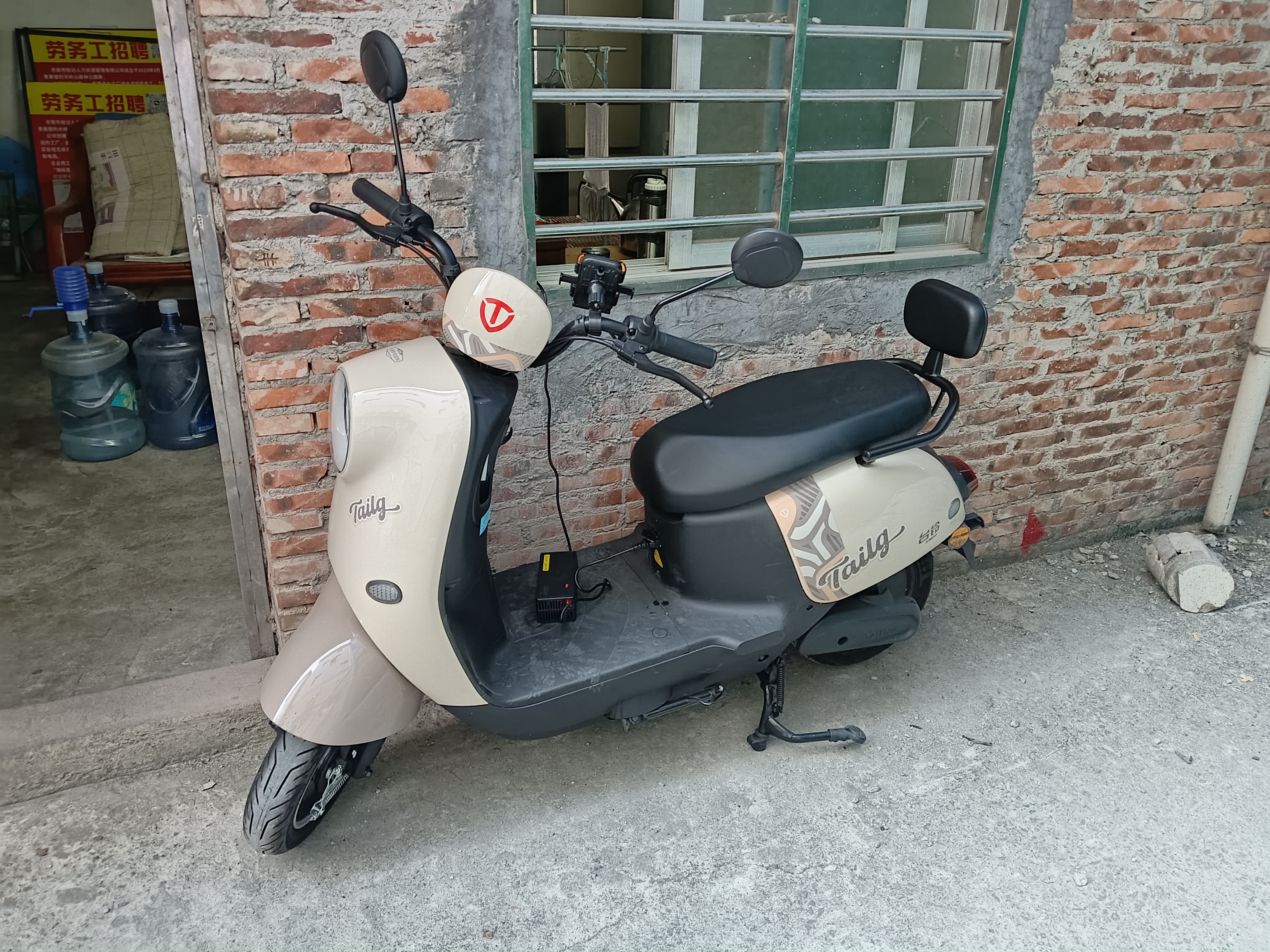 台铃电动摩托车萌啦2026新款82公里长续航电动车1000W电瓶车60V20Ah铅酸电池外卖通勤代步电摩丛林棕 实拍图