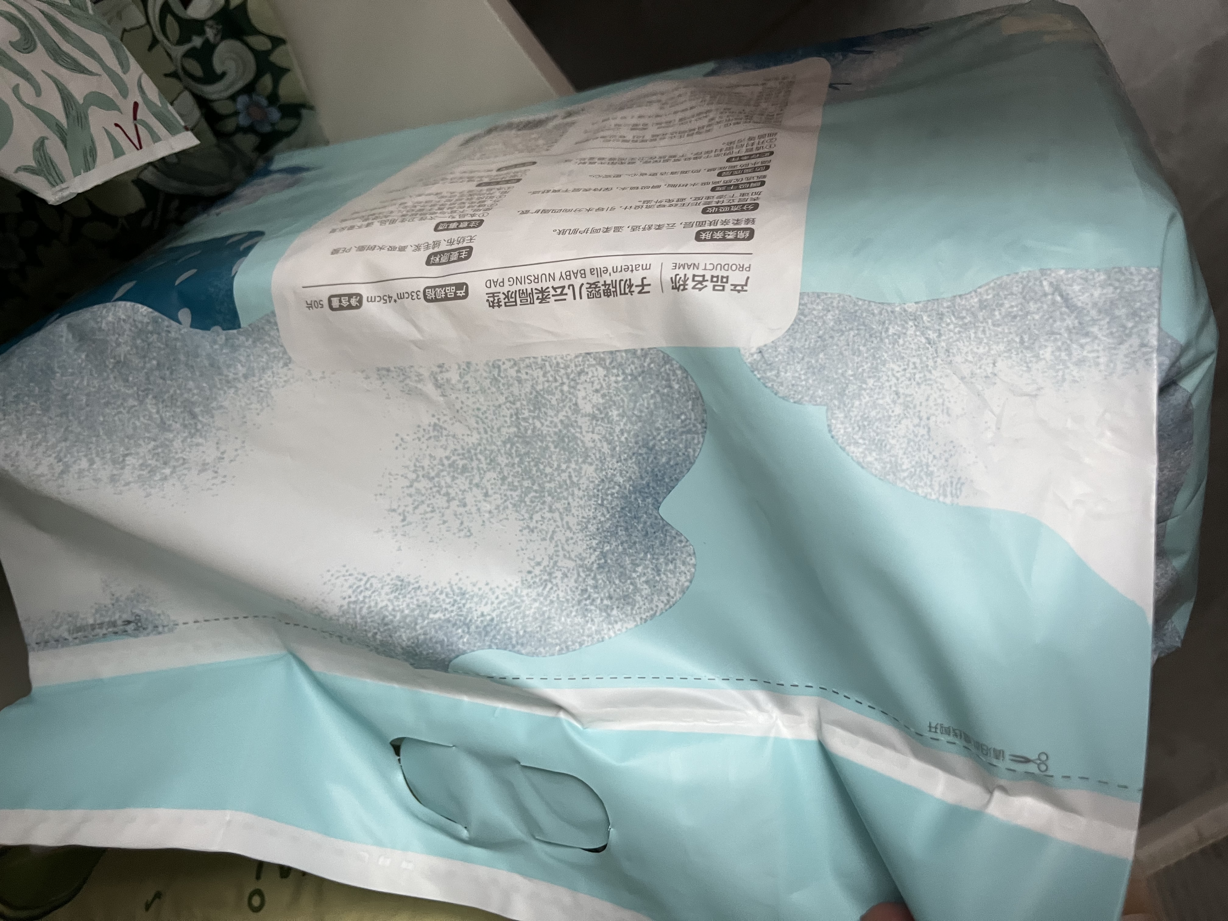 子初（matern’ella）婴儿宝宝一次性隔尿垫新生儿护理垫防水透气纸尿垫透气不回渗床垫 M码 50片/包（33*45cm） 实拍图