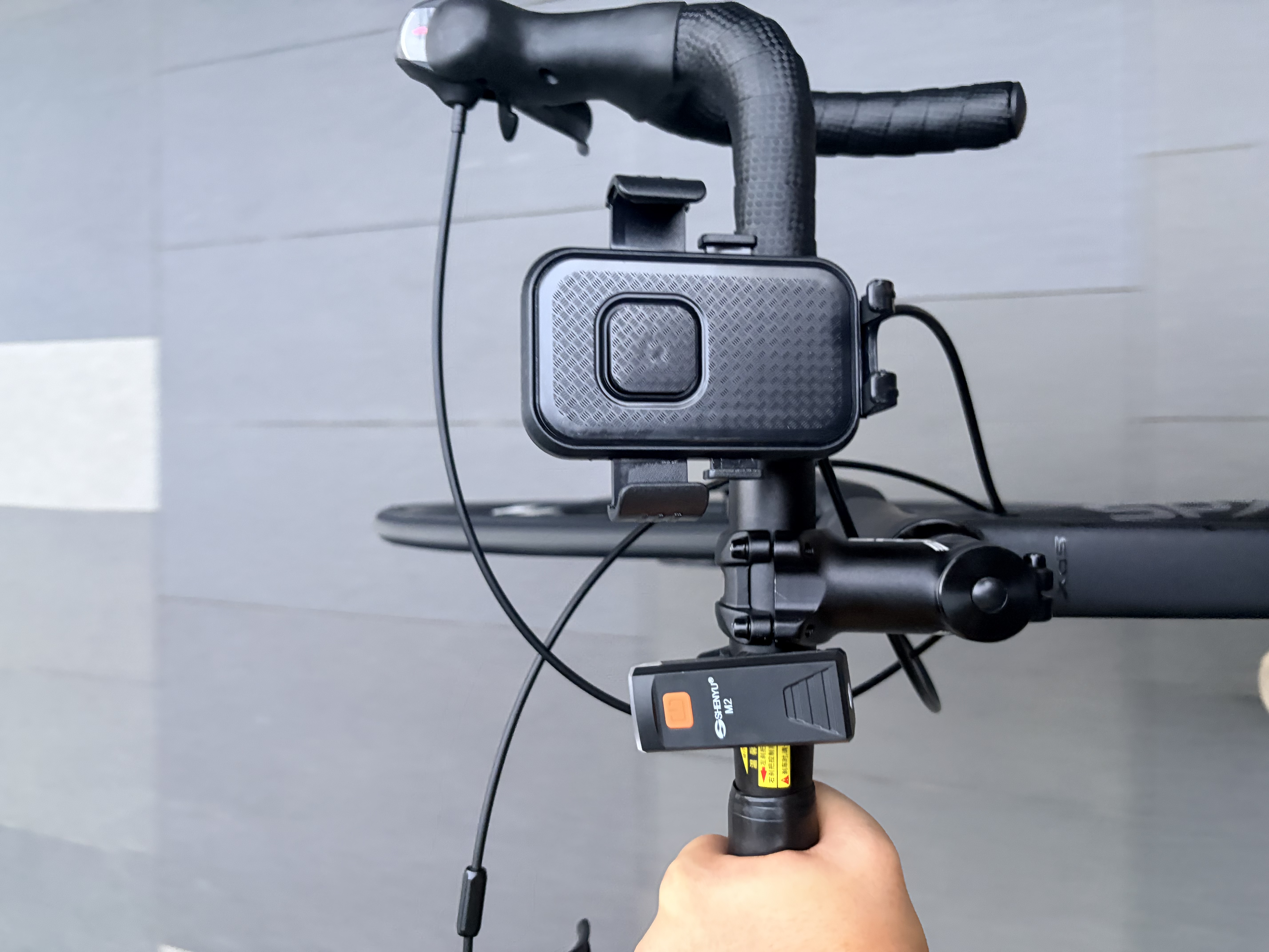 喜德盛（xds）公路自行车26款RC200机械碟刹7速14速X6铝合金车架学生成人通勤车 黑武士标准版 700C*520（建议身高175-185） 实拍图