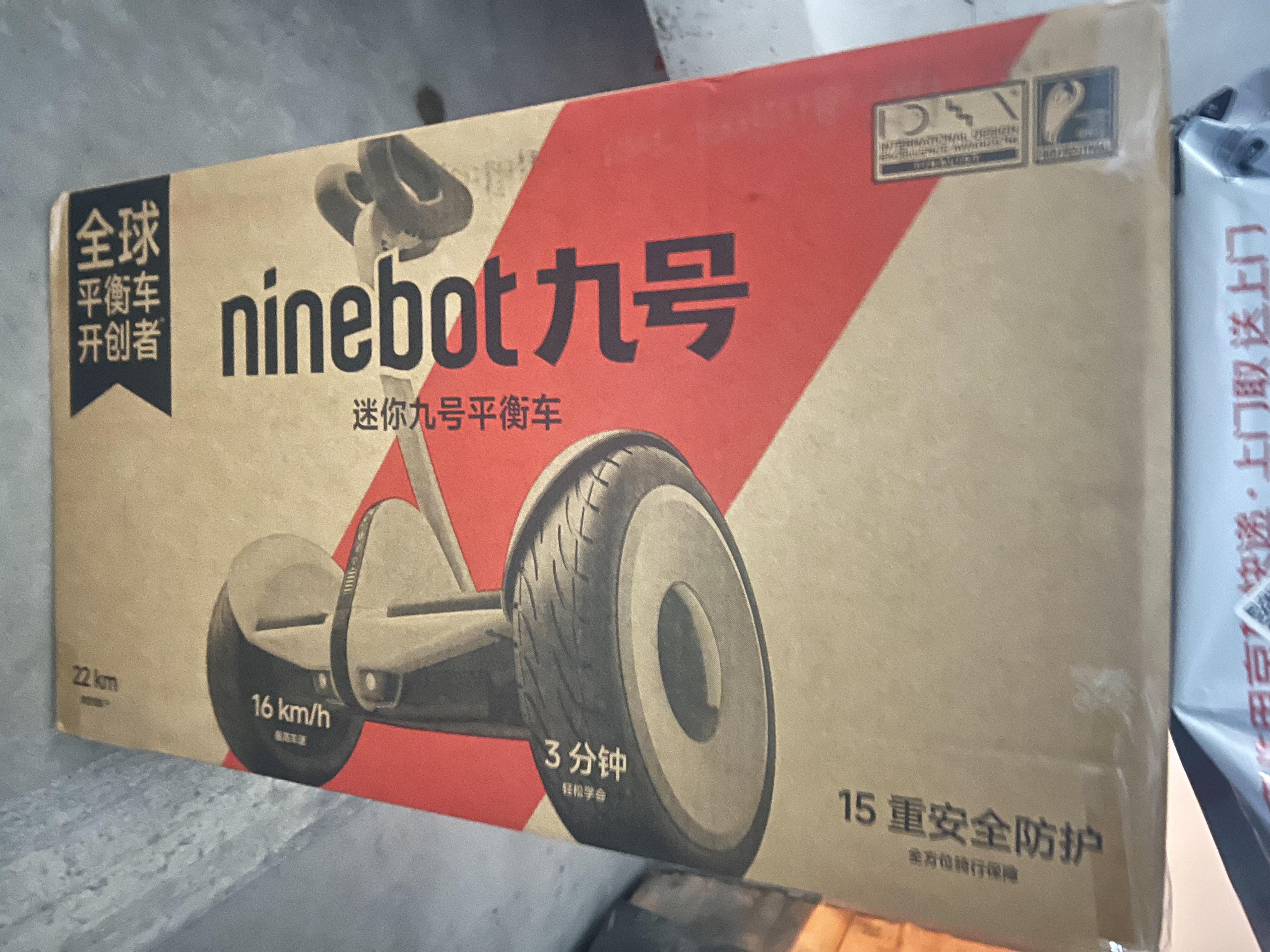 九号（Ninebot）电动平衡车Mini白色智能代步长续航腿控送物生日礼物玩具两轮电动车成年人体感小九 实拍图