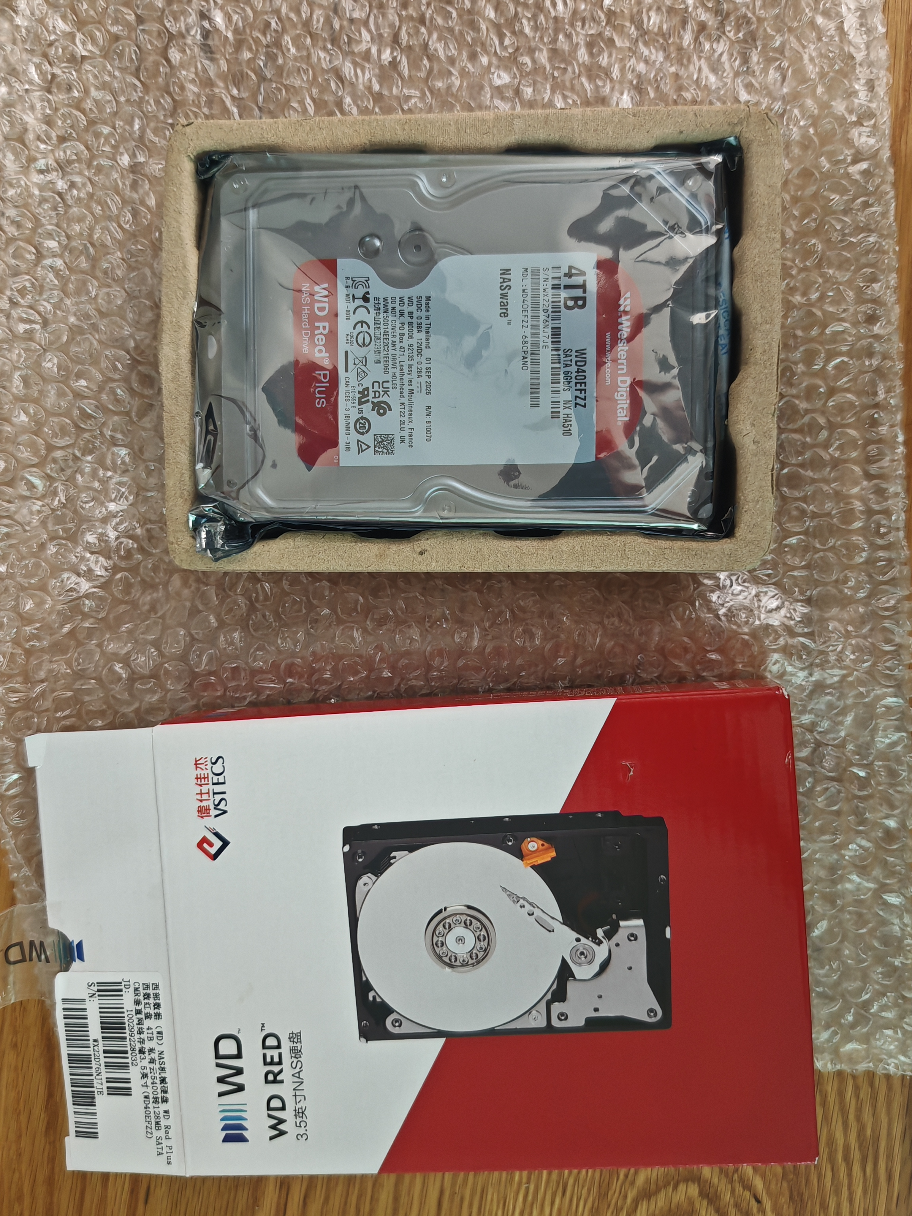 西部数据（WD）NAS机械硬盘 WD Red Plus 西数红盘 4TB 5400转128MB SATA CMR垂直 NAS专用硬盘 3.5英寸 WD40EFZZ 实拍图