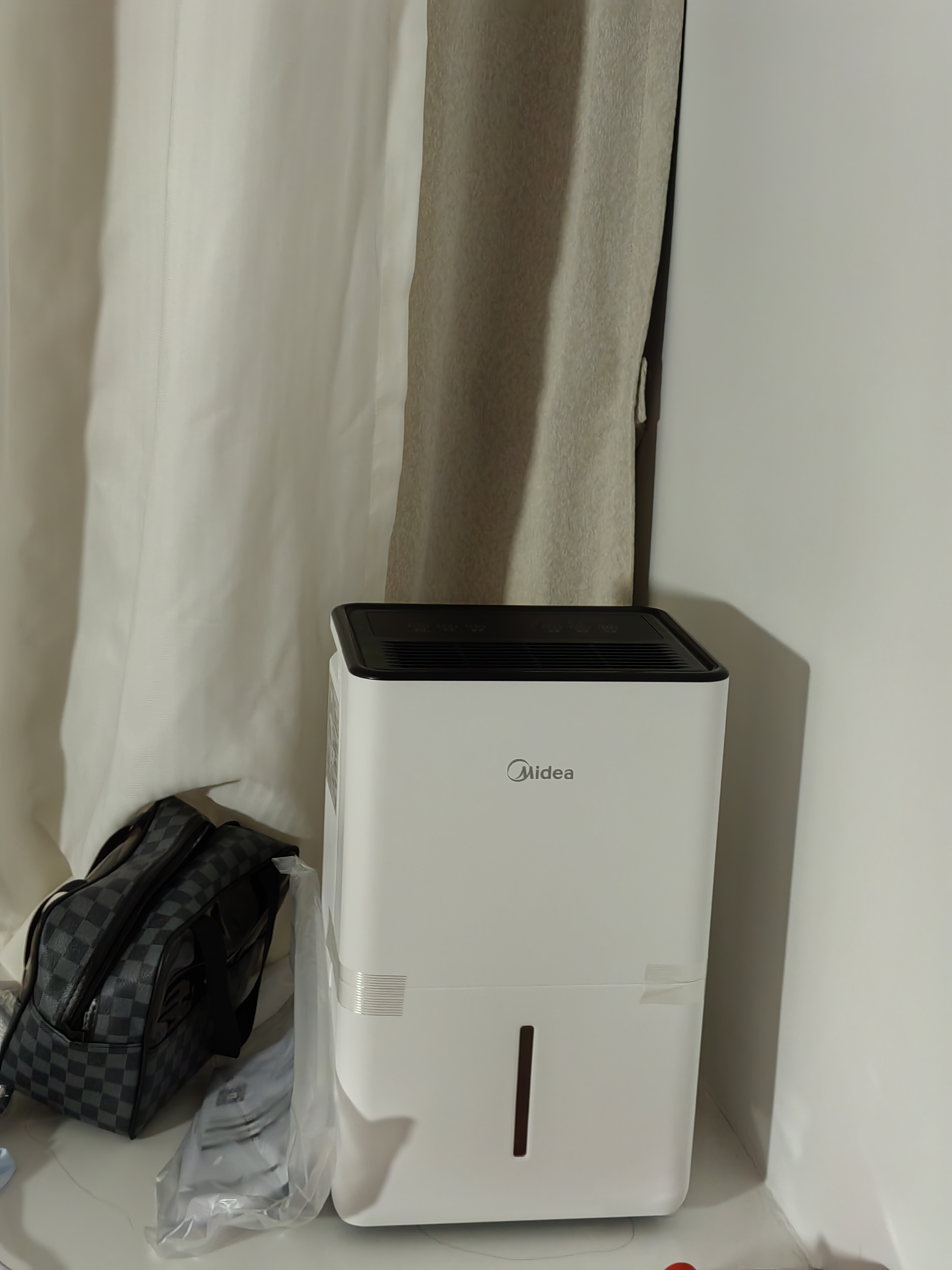美的（Midea）除湿机/抽湿机12升/天 自营家用20㎡轻音小型回南天客厅卧室内防潮专用干衣吸湿器CF12BD/N7-DO 实拍图