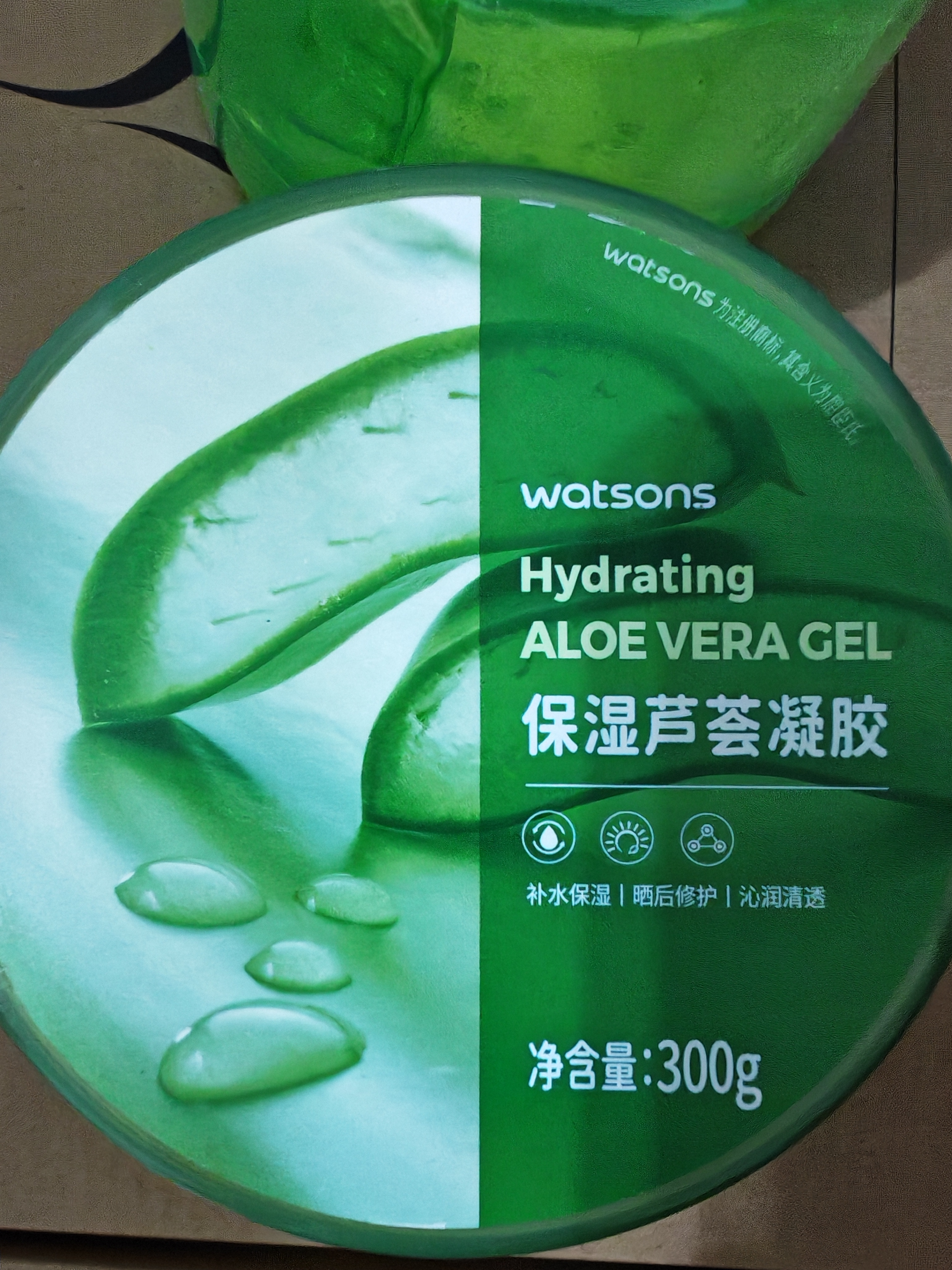 屈臣氏保湿芦荟胶300g 保湿滋润 呵护肌肤 晒后修护新老包装随机发 实拍图