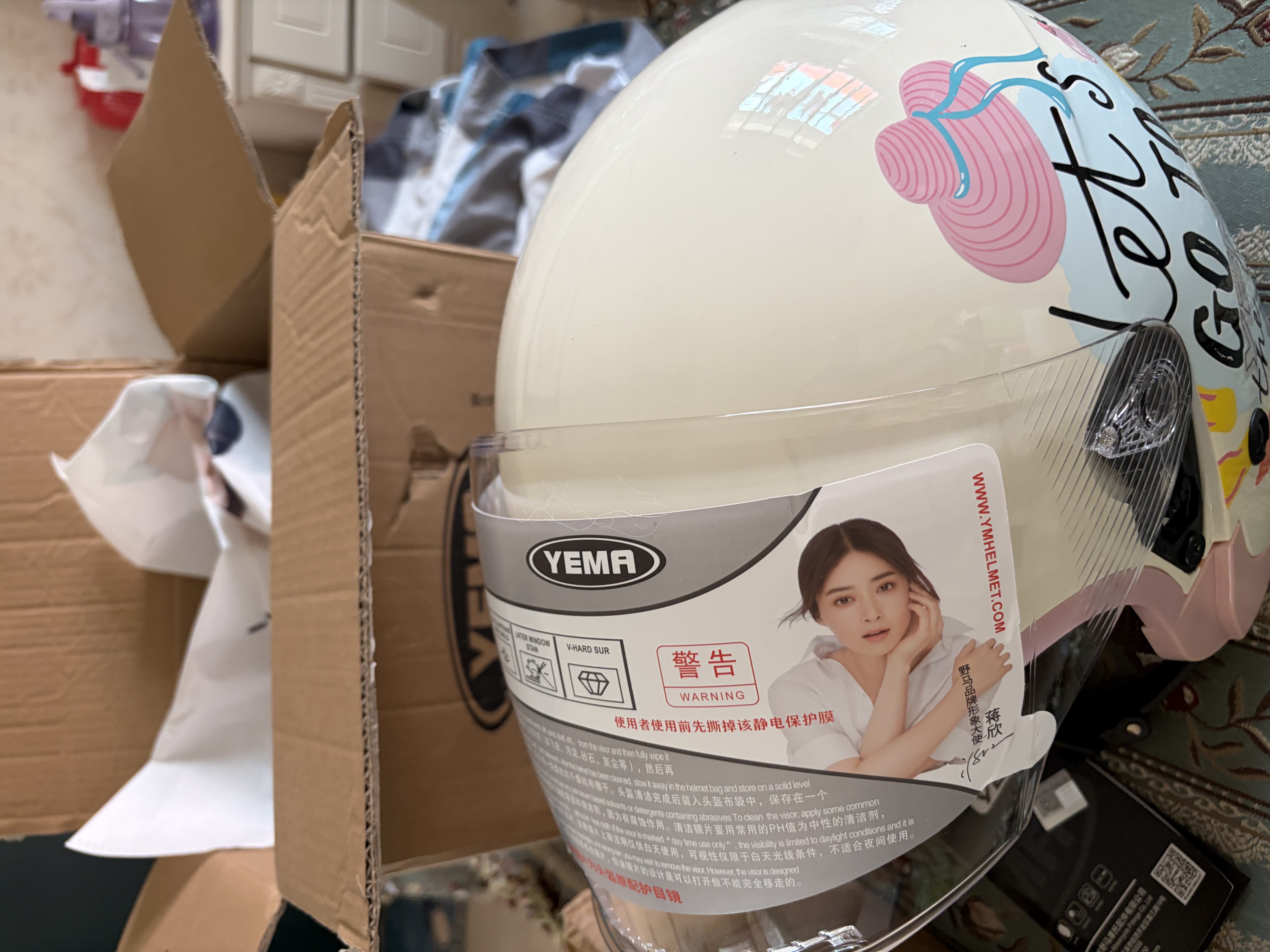 野马（YEMA）电动车头盔女士四季通用电瓶车半盔电瓶车成人可爱国标安全帽 卡其白花衣-透明镜+防雾贴片 均码 实拍图