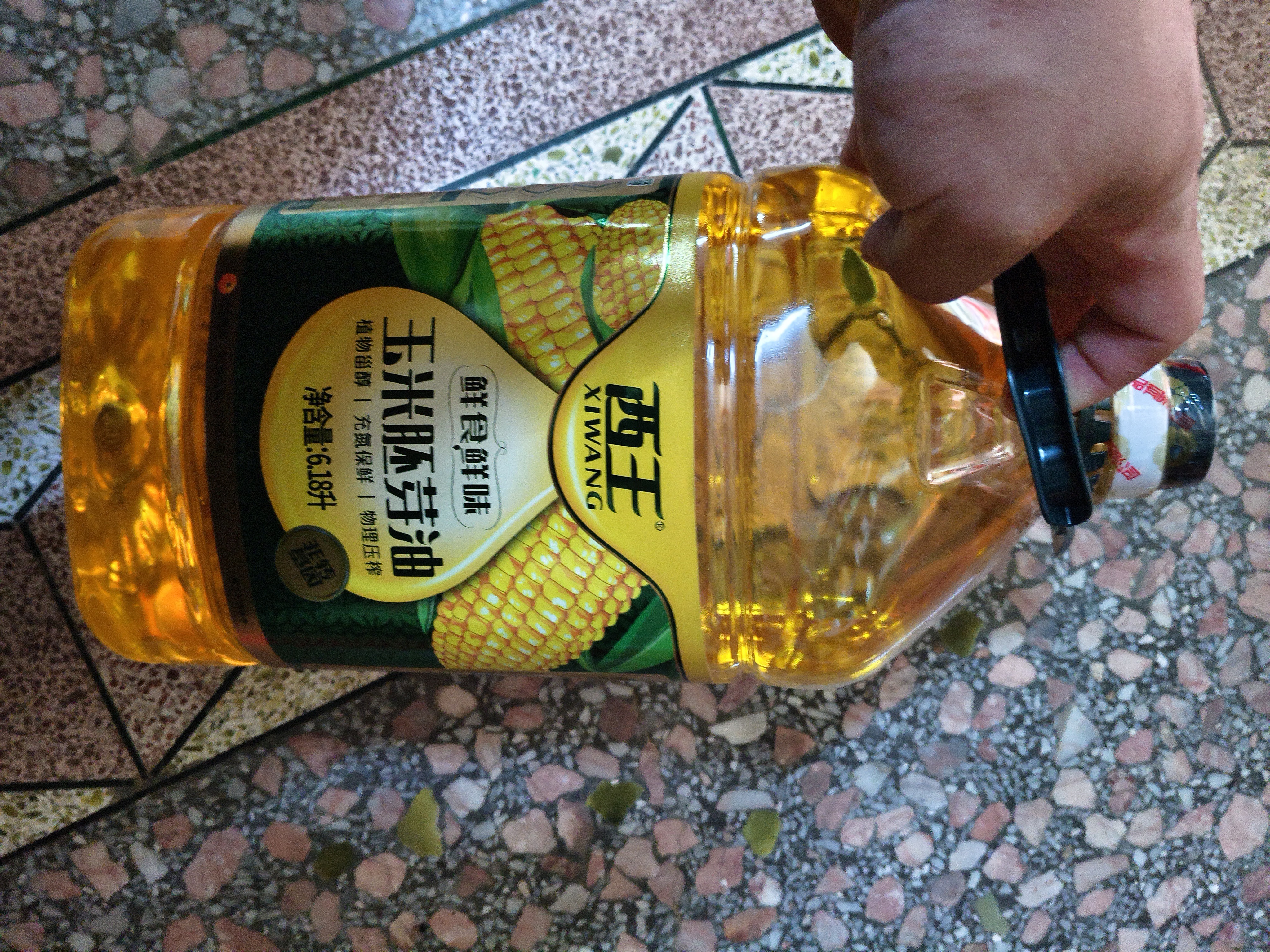 西王 食用油 玉米胚芽油6.18L 非转基因物理压榨 （新老包装随机发） 实拍图