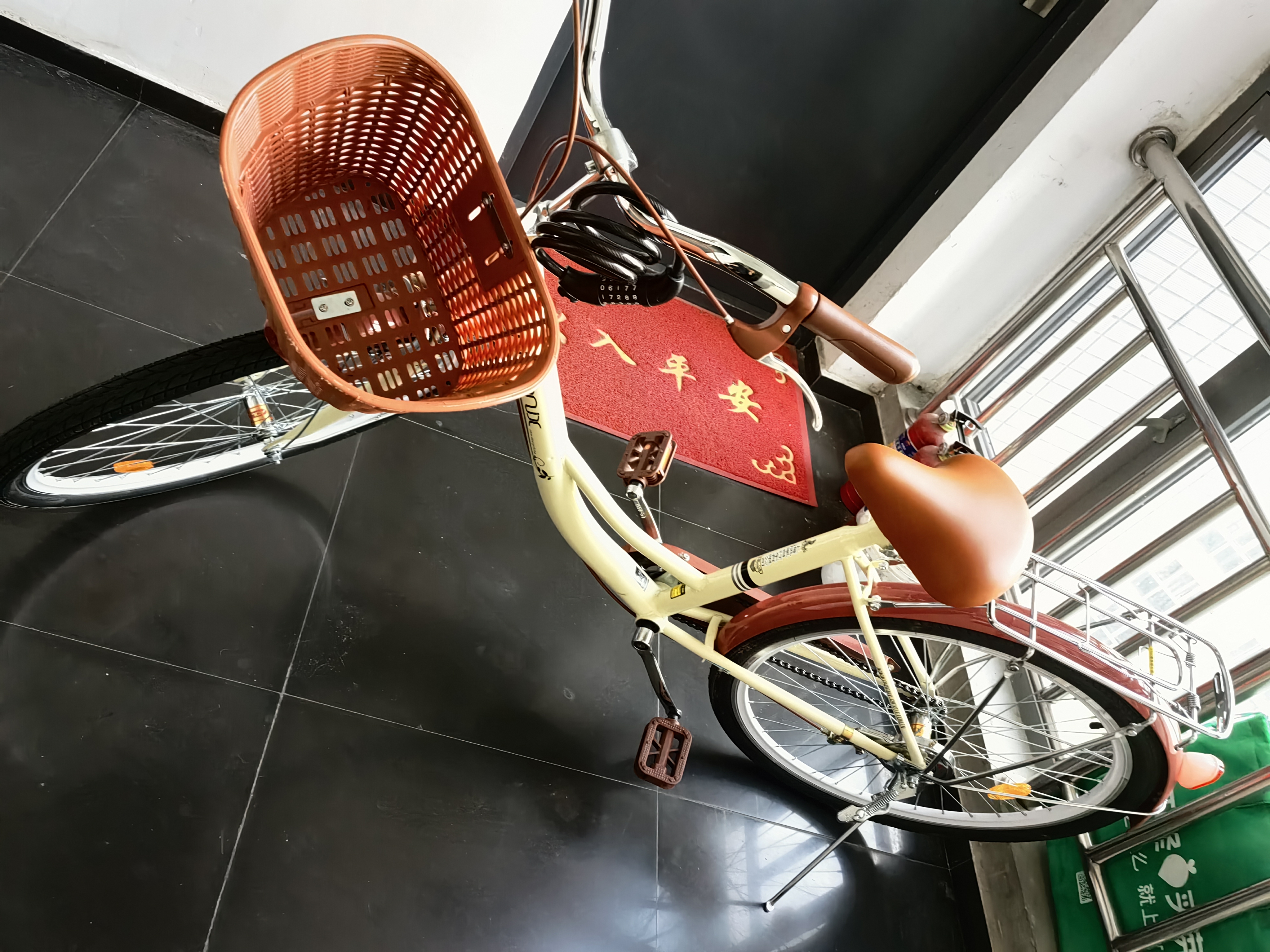 凤凰（Phoenix）自行车女款老式城市通勤新型省力轻便实心胎变速上班代步复古单车 95免装【双层铝合金轮/全轴承】芭蕾黄 26寸【适合身高155-185cm】 实拍图