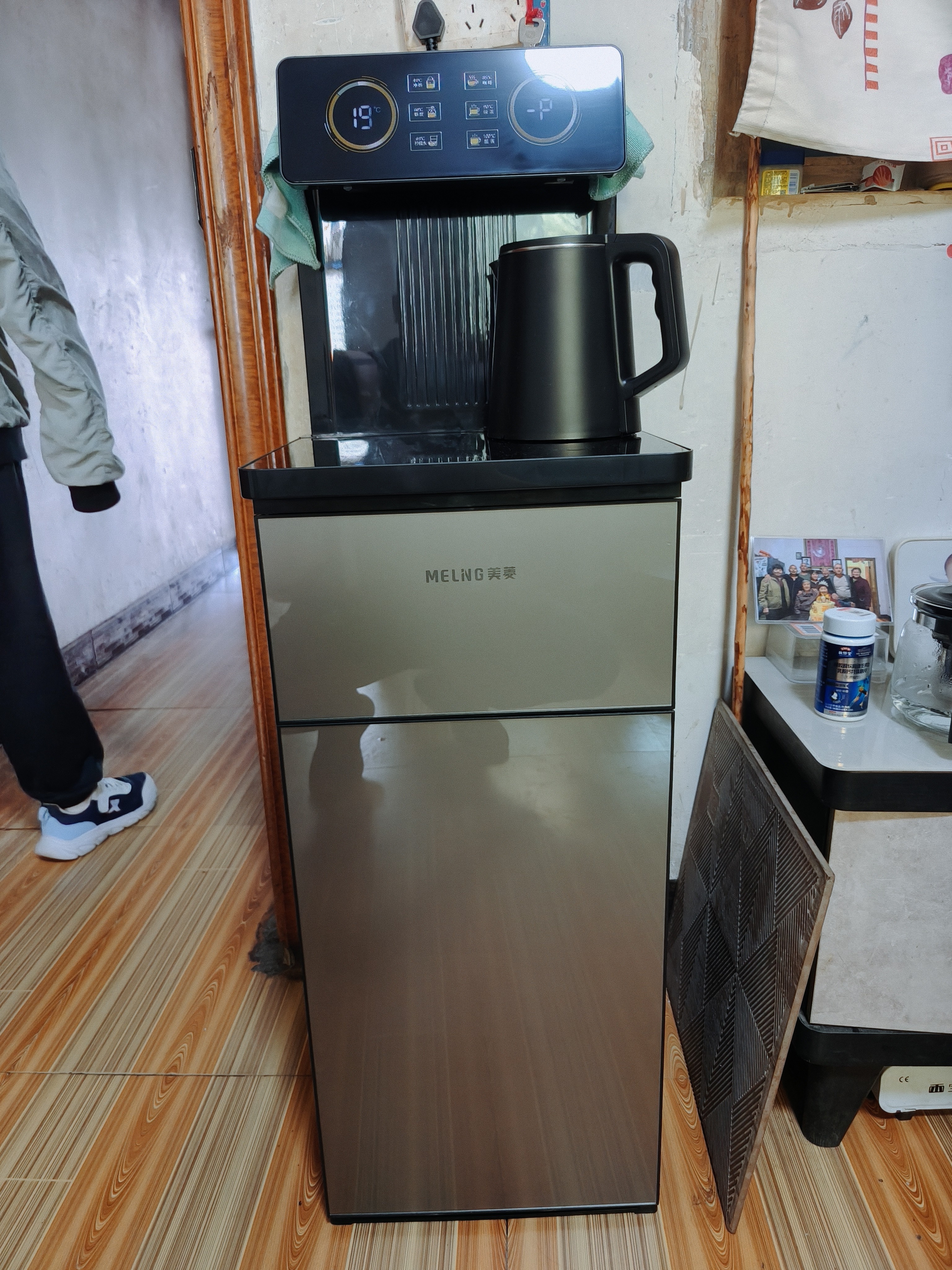 美菱（MeiLing）制冷制热型茶吧机京菱系列家用饮水机遥控智能【双温双显双出水口】下置水桶立式泡茶机MY-C919-B 实拍图
