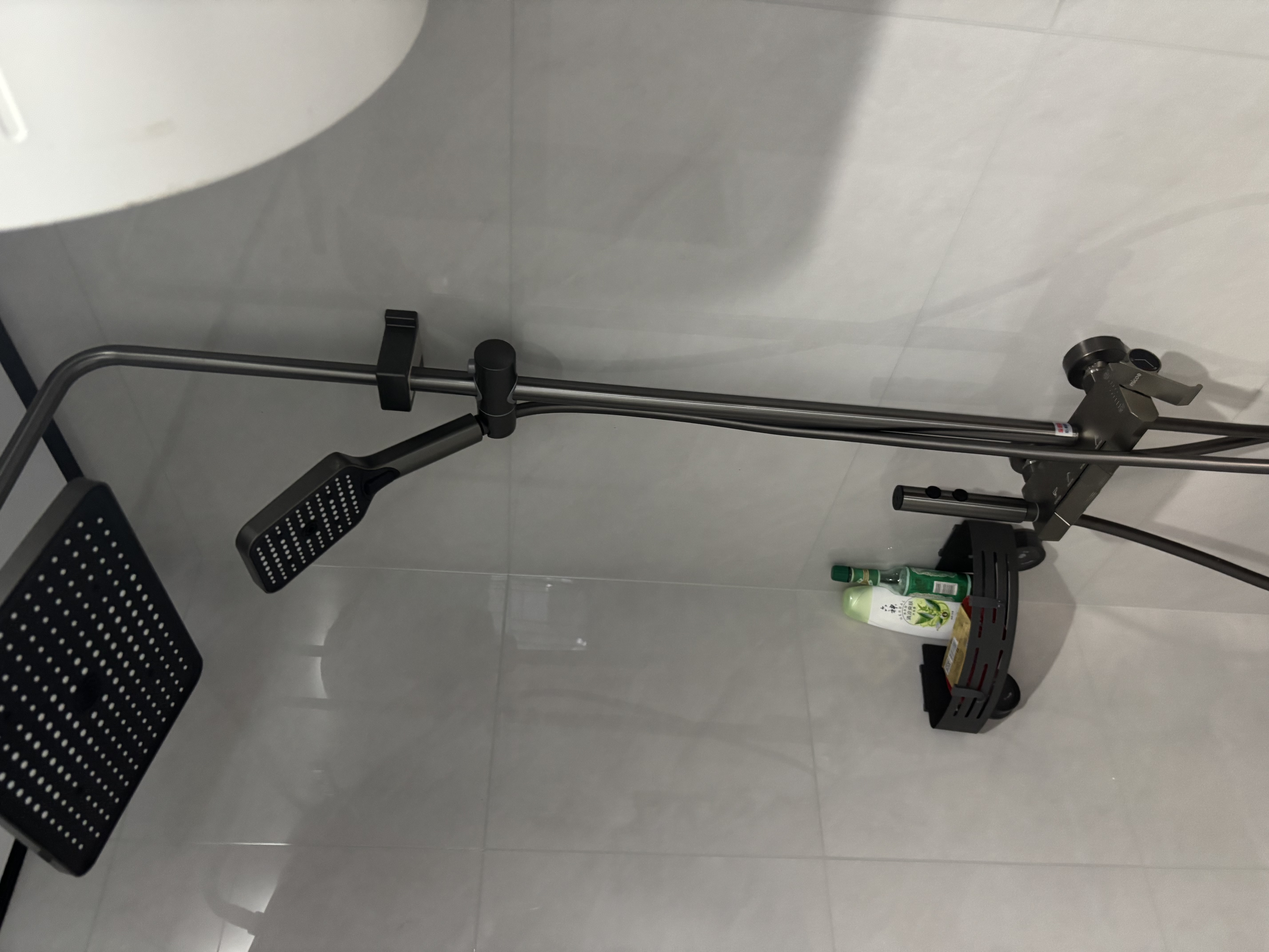 四季沐歌淋浴花洒套装枪灰沐浴花洒全套淋浴器增压手持花洒喷头浴室套装 【M03+冷热】枪灰钢琴按键花洒A106 店长推荐A款 实拍图