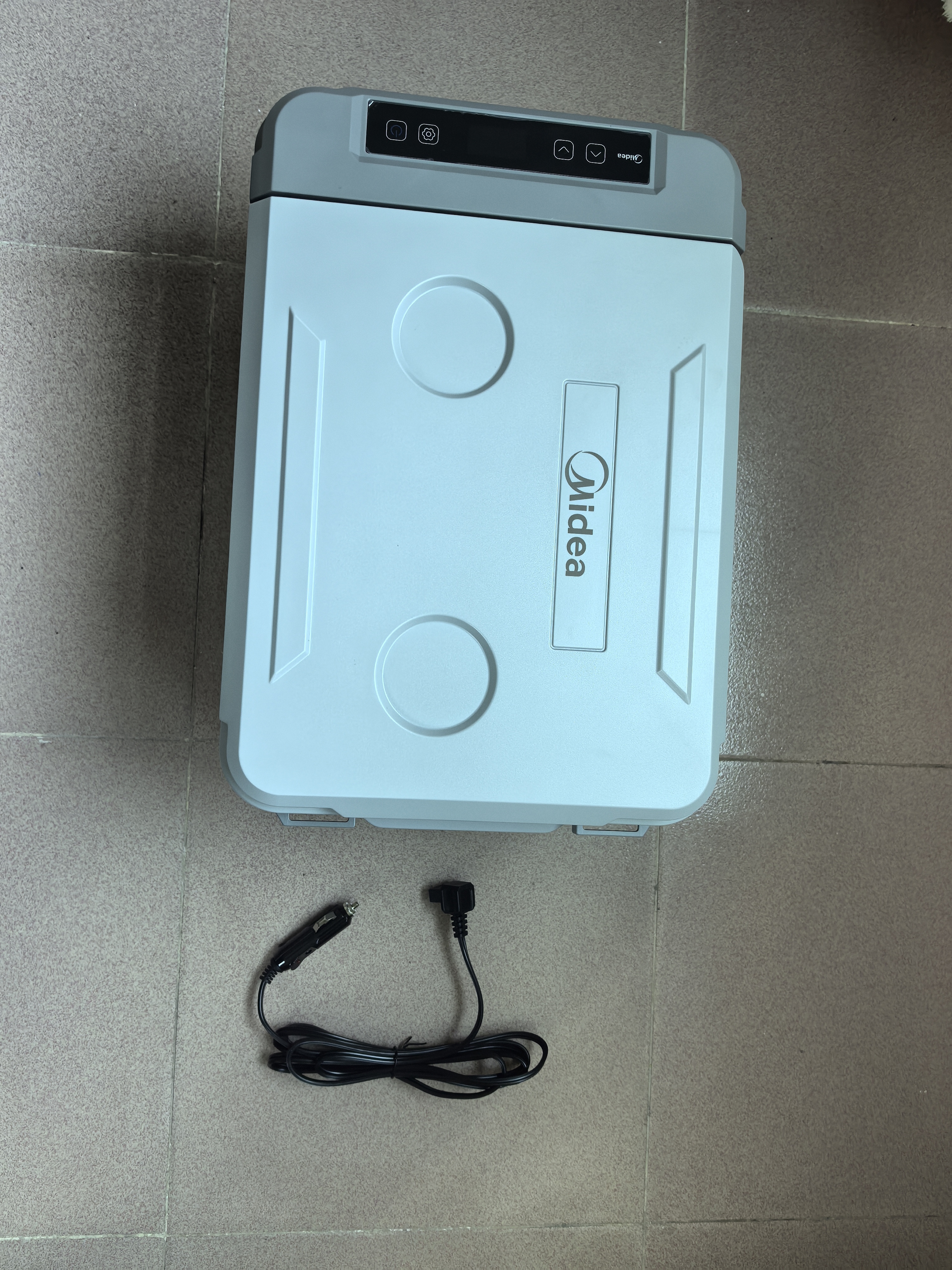 美的（Midea）车载冰箱压缩机制冷9L车家两用冷冻冷藏宿舍办公室轿车冰箱CL-9SM 实拍图