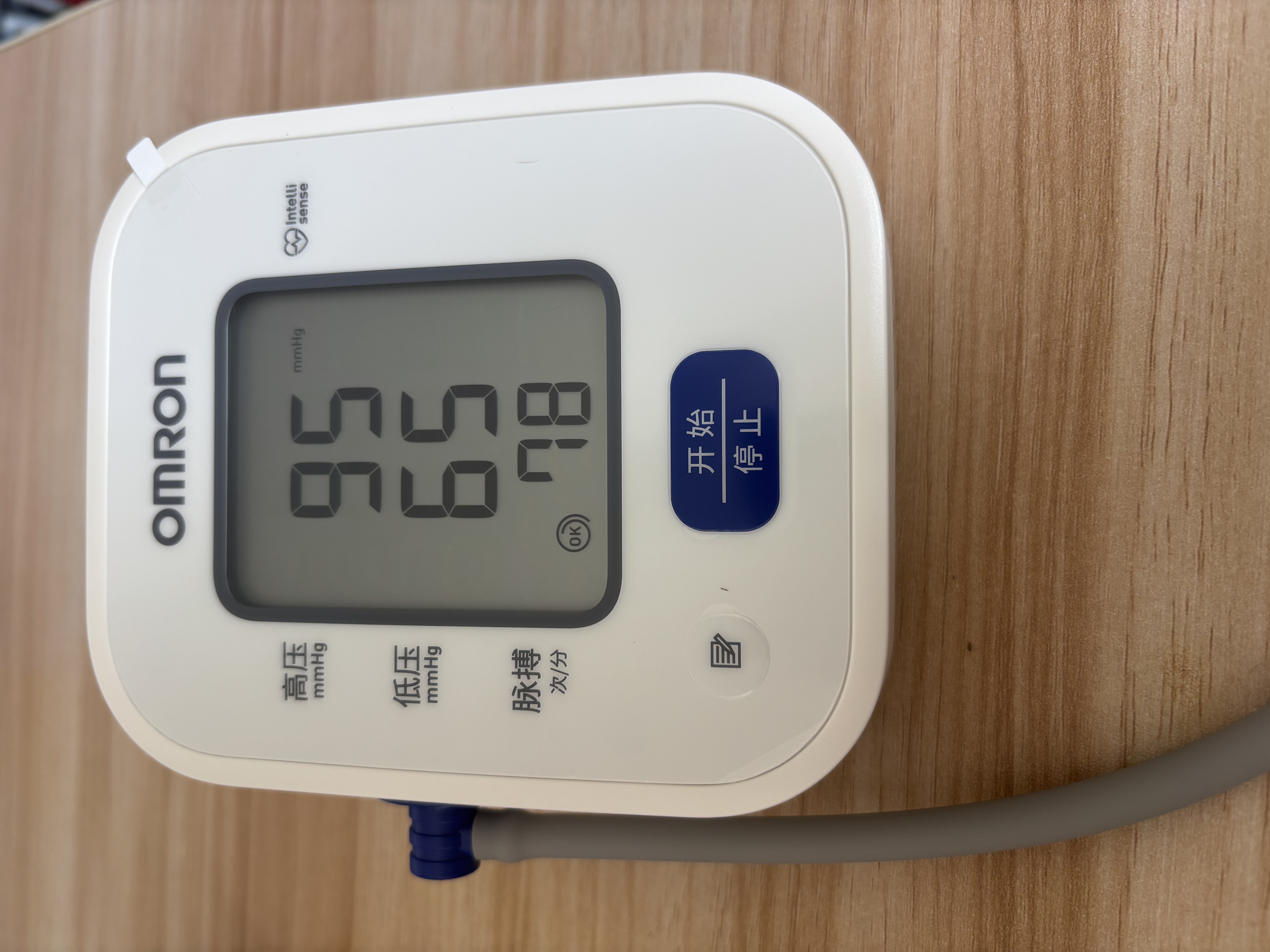 欧姆龙（OMRON）上臂式电子血压计血压仪家用 大屏医用高精准U701 实拍图