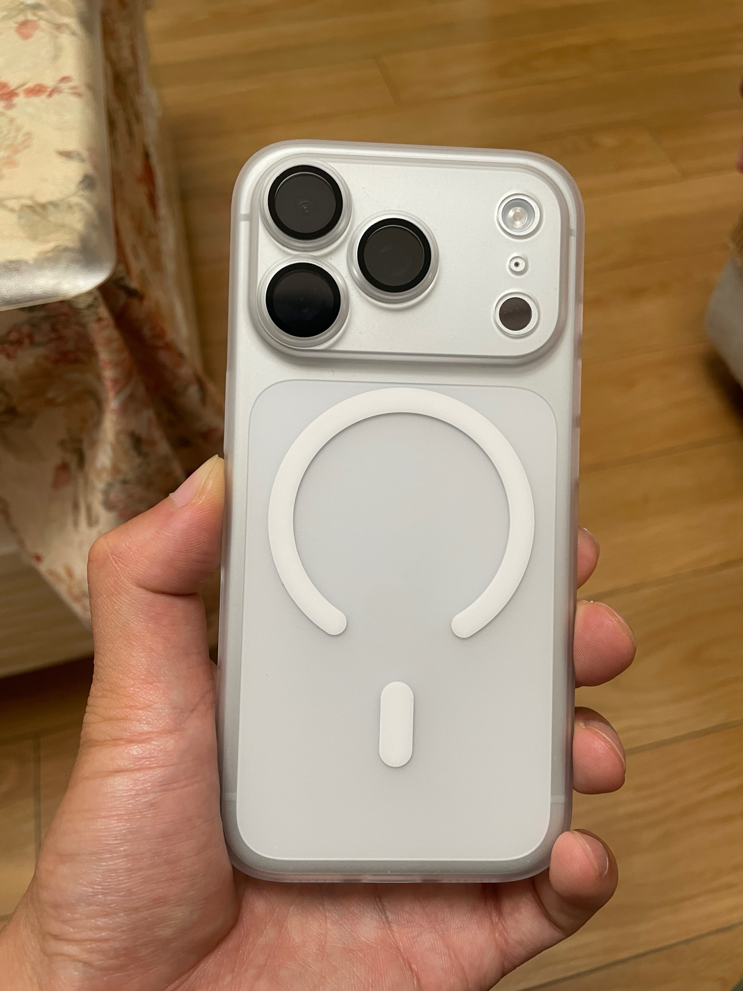 绿联适用苹果18/17Promax钢化膜iphone17pro/16手机膜苹果15/14/13钢化膜17e防窥蓝光12/11高清防爆膜 【超清防爆膜】爽滑抗指纹*2片 iPhone18Pro/17Pr 实拍图
