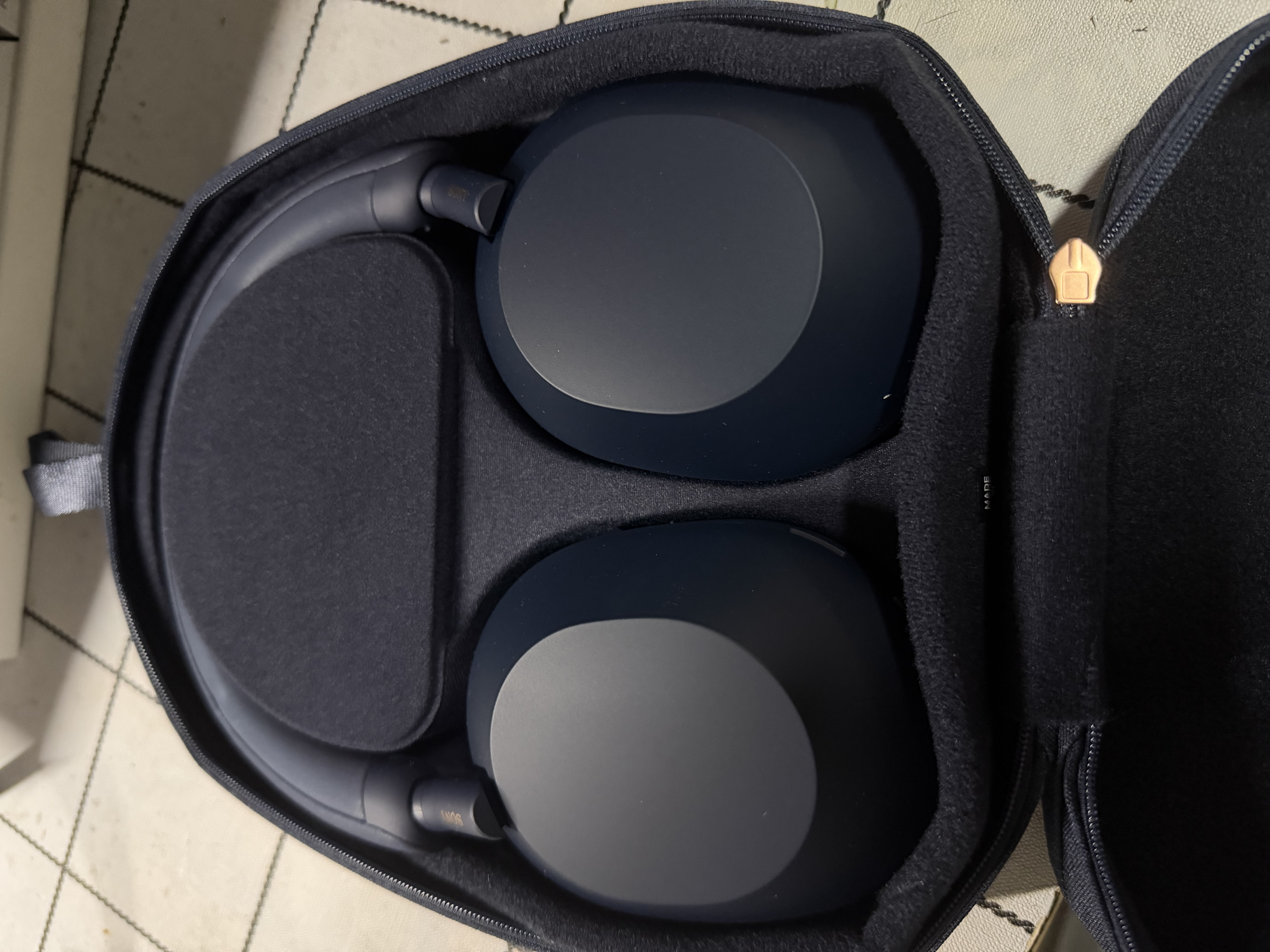 索尼（SONY） WH-1000XM5 头戴式无线蓝牙降噪耳机 AI智能降噪XM4升级版 台式电脑笔记本通用耳麦 深夜蓝 实拍图