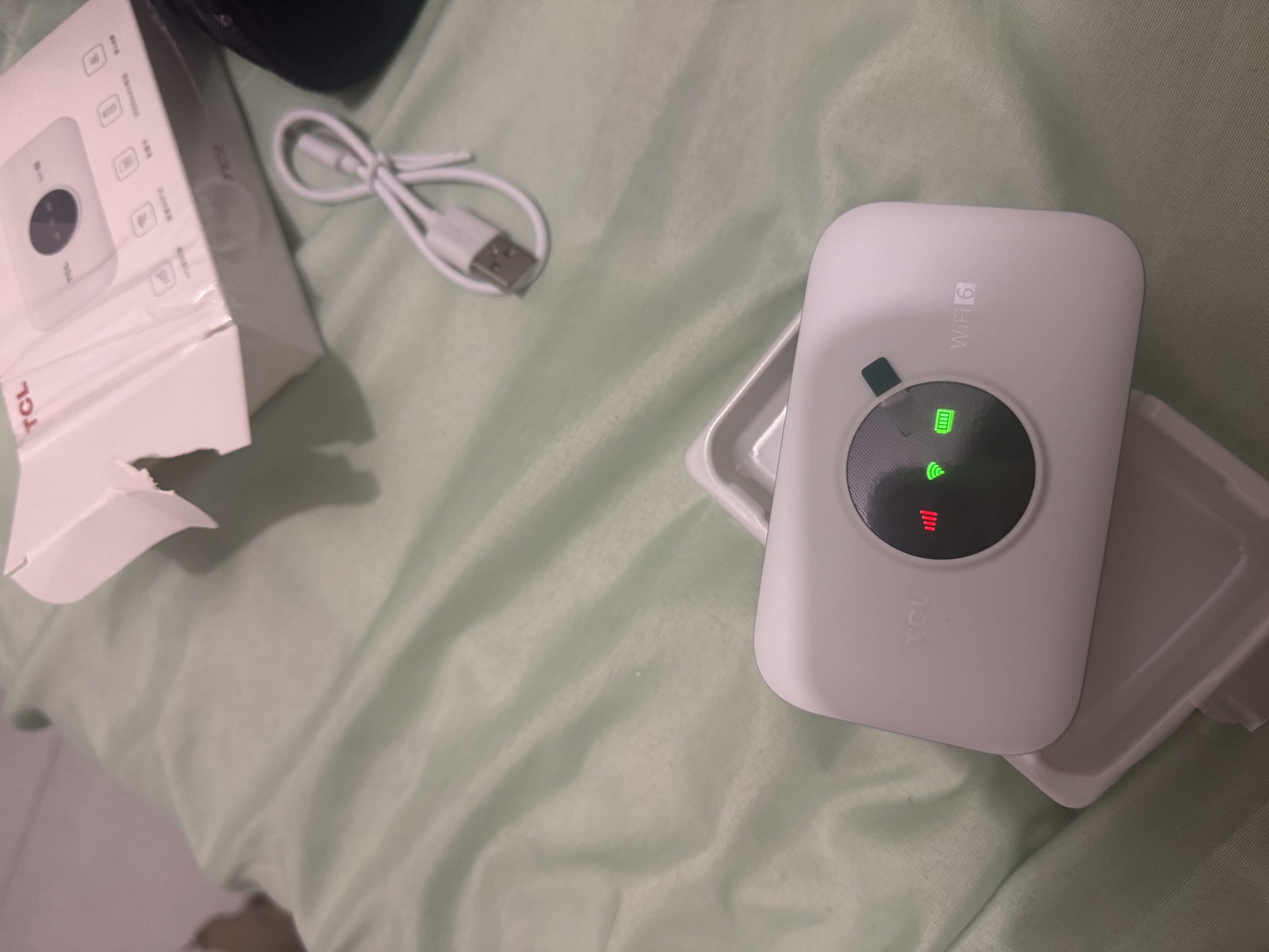 TCL随身wifi2026新款全国通用可移动便携式热点免插卡无线网wi-fi6无限制大流量车载4G路由器5GXY15B 【升级充电款】3000毫安大电池 足额不虚标月享1500G流量 实拍图