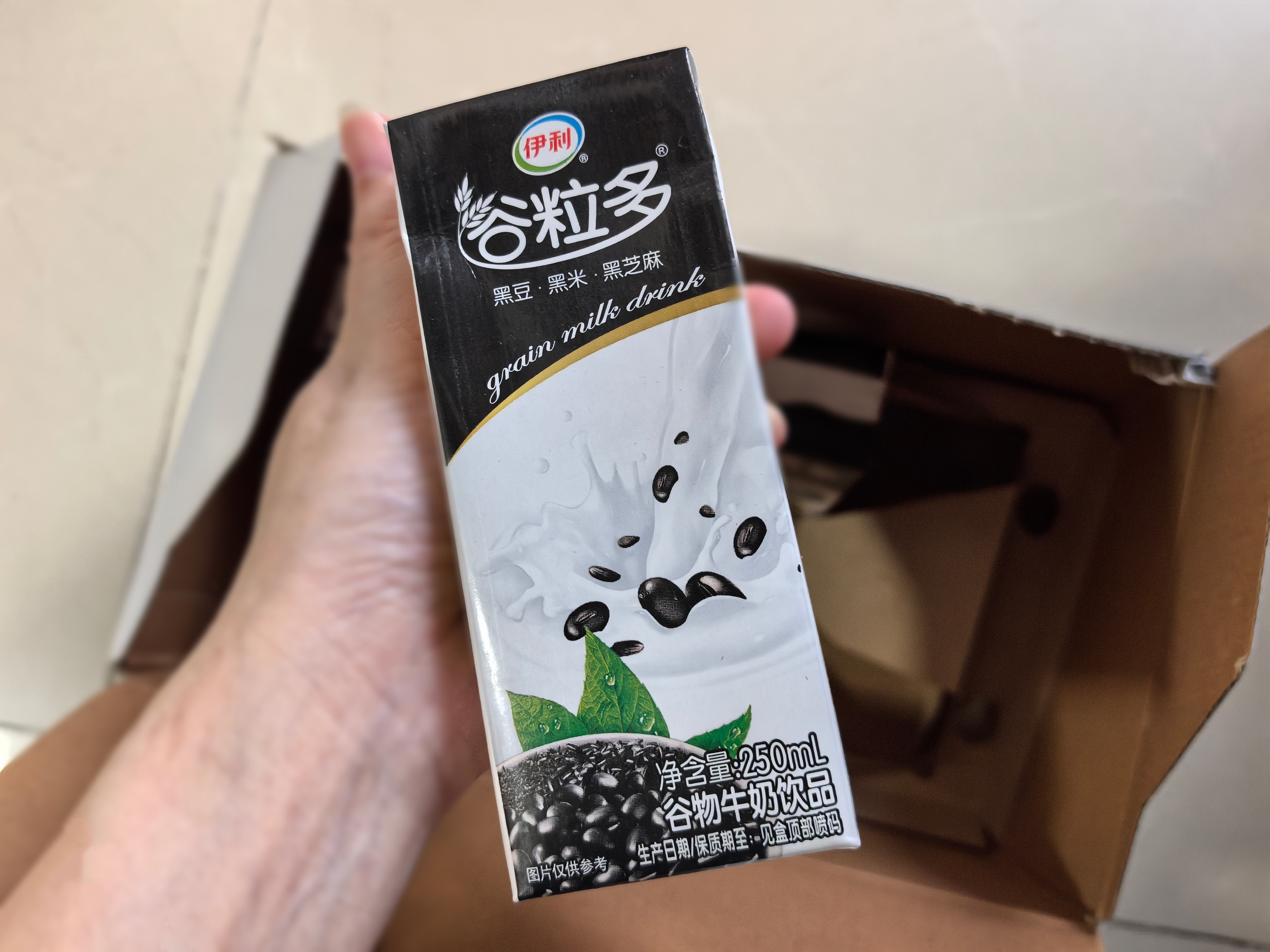 伊利谷粒多 黑谷牛奶饮品整箱 250ml*12盒 礼盒装 实拍图