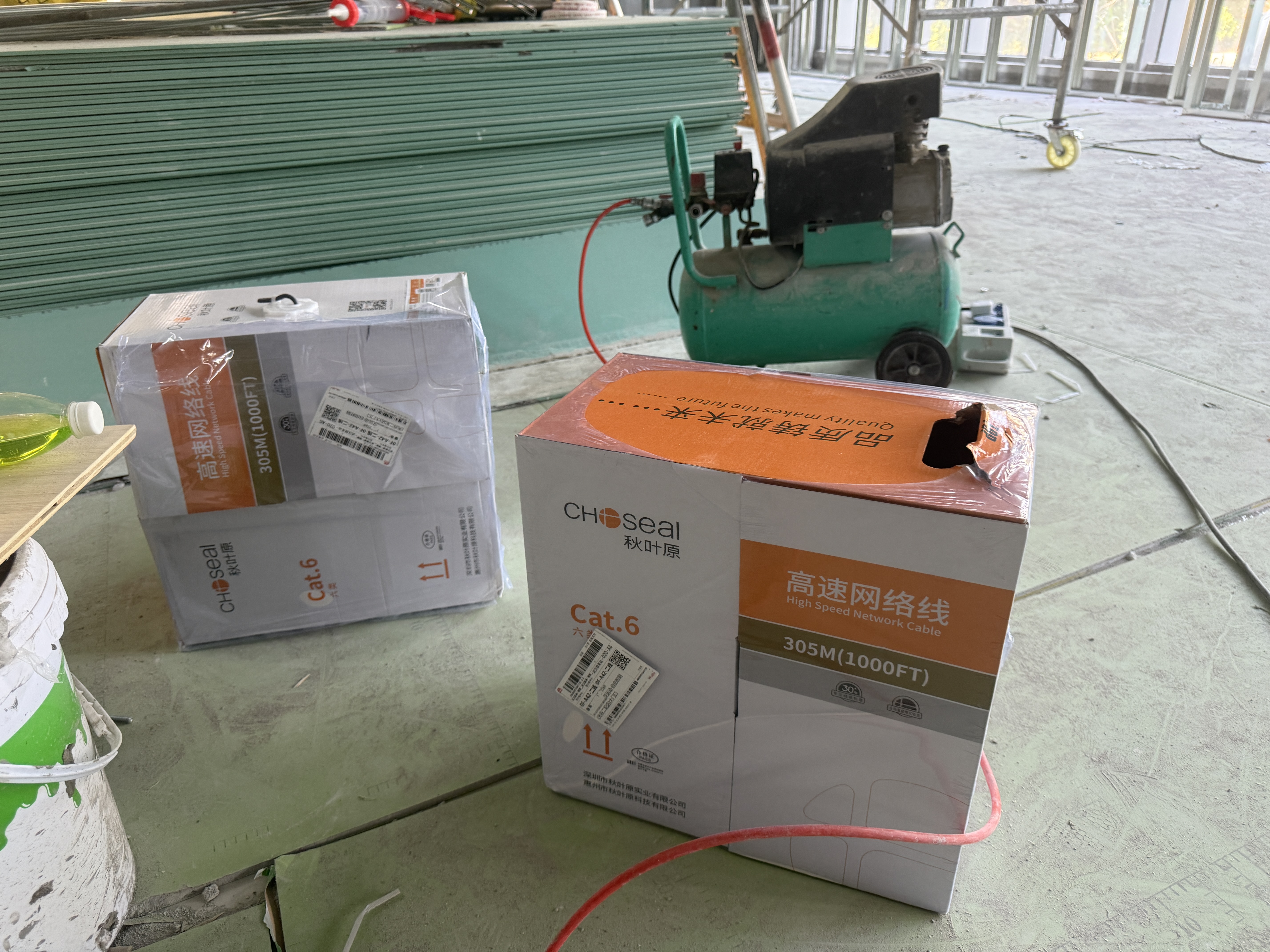 秋叶原（CHOSEAL）六类千兆网线 CAT6类非屏蔽纯铜线芯 工程家装安防监控布线装修原装箱线 灰色 305米 QS2636AT305 实拍图