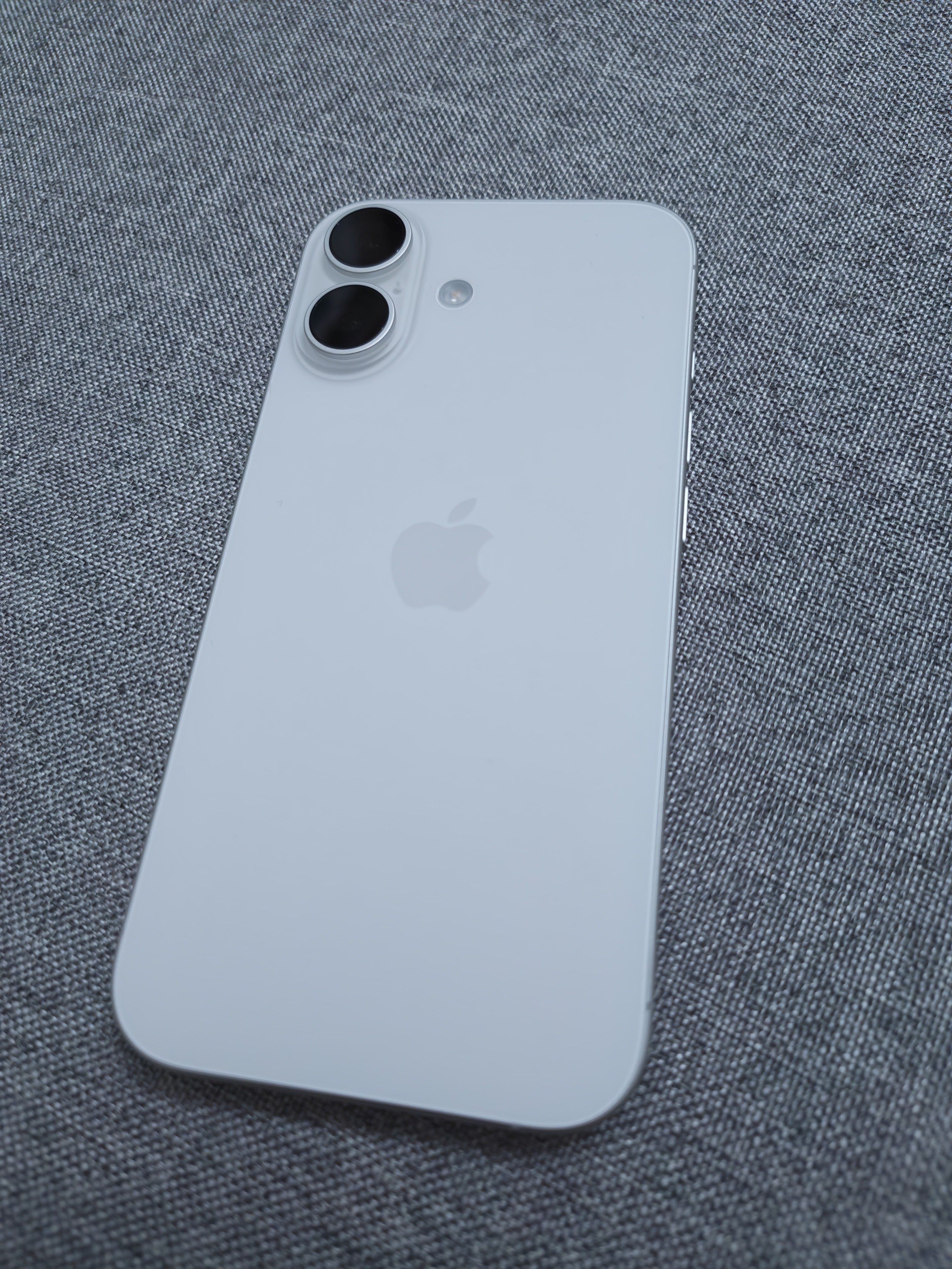 Apple/苹果/苹果 iPhone 17 256GB 白色 支持移动联通电信5G 双卡双待手机 实拍图