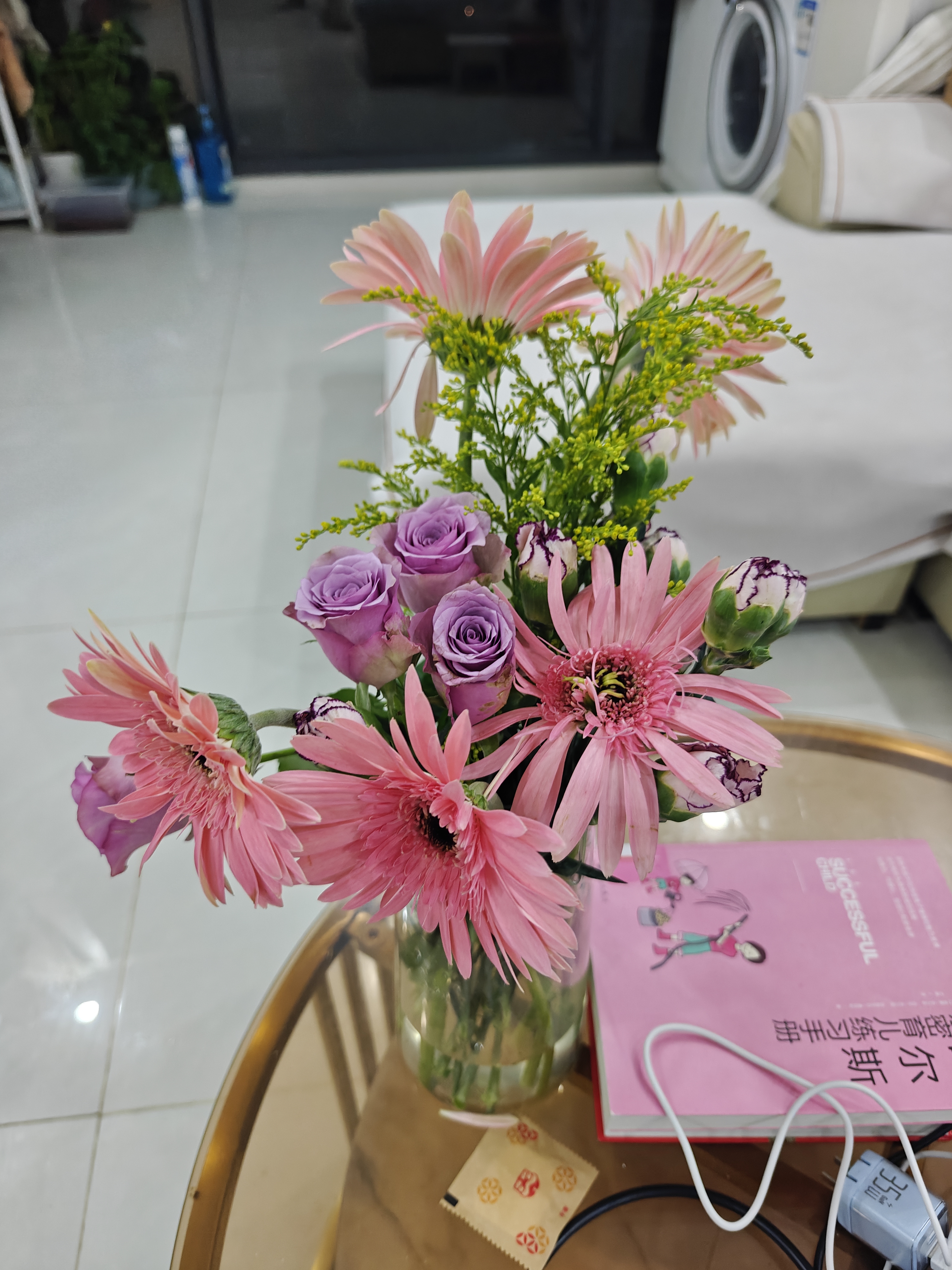 京东鲜花组合花材6束玫瑰20枝+非洲菊20枝+康乃馨10枝+黄莺一束 实拍图