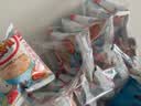 上好佳（Oishi）鲜虾片5g*20袋 膨化零食大礼包 休闲小吃 实拍图