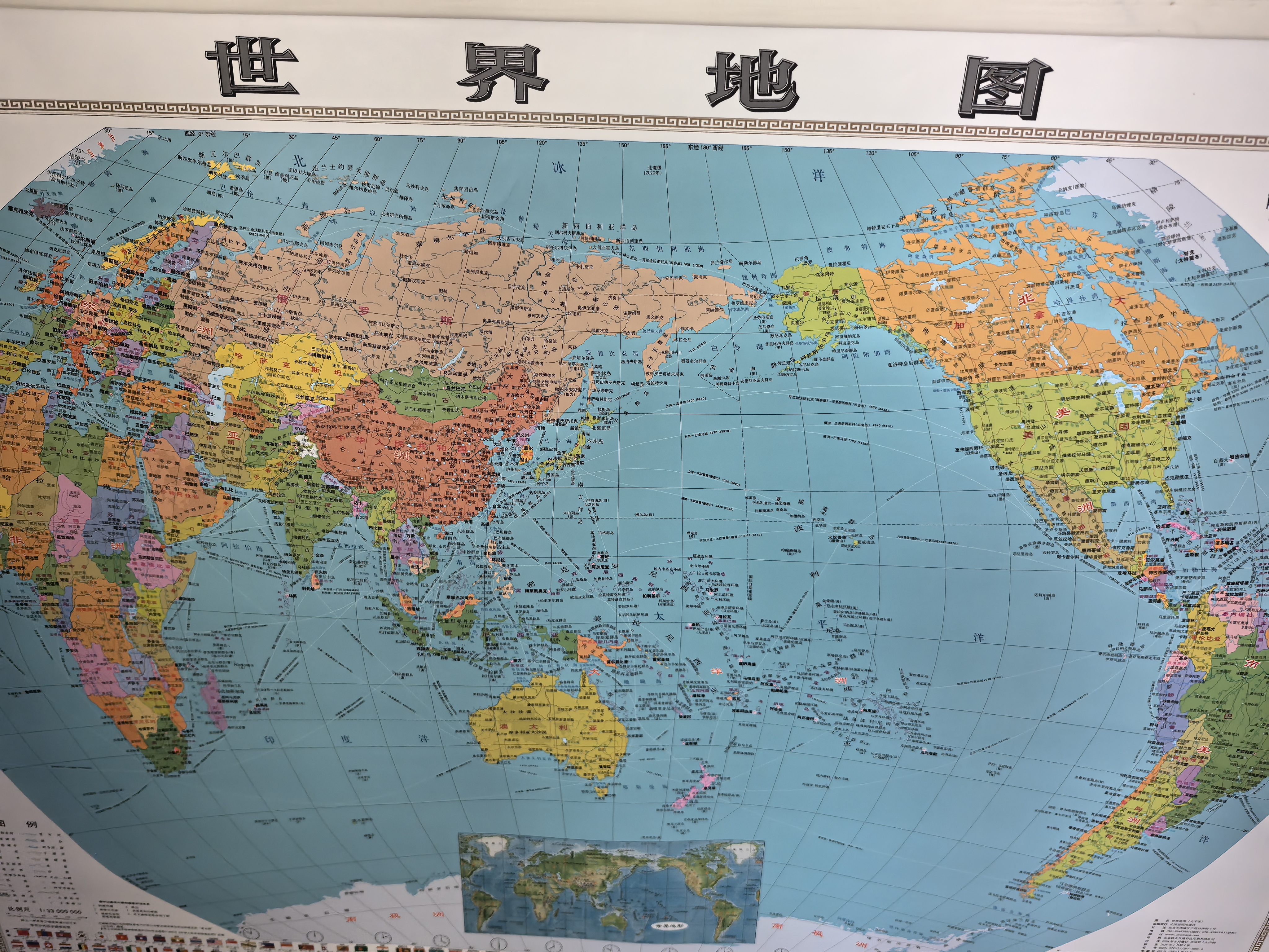【包邮大字版】2026新版中国地图+世界地图挂图 约1.1米*0.8米 2张精选挂杆 大字清晰 学生地图 地理学习 办公家用 装饰挂图 实拍图
