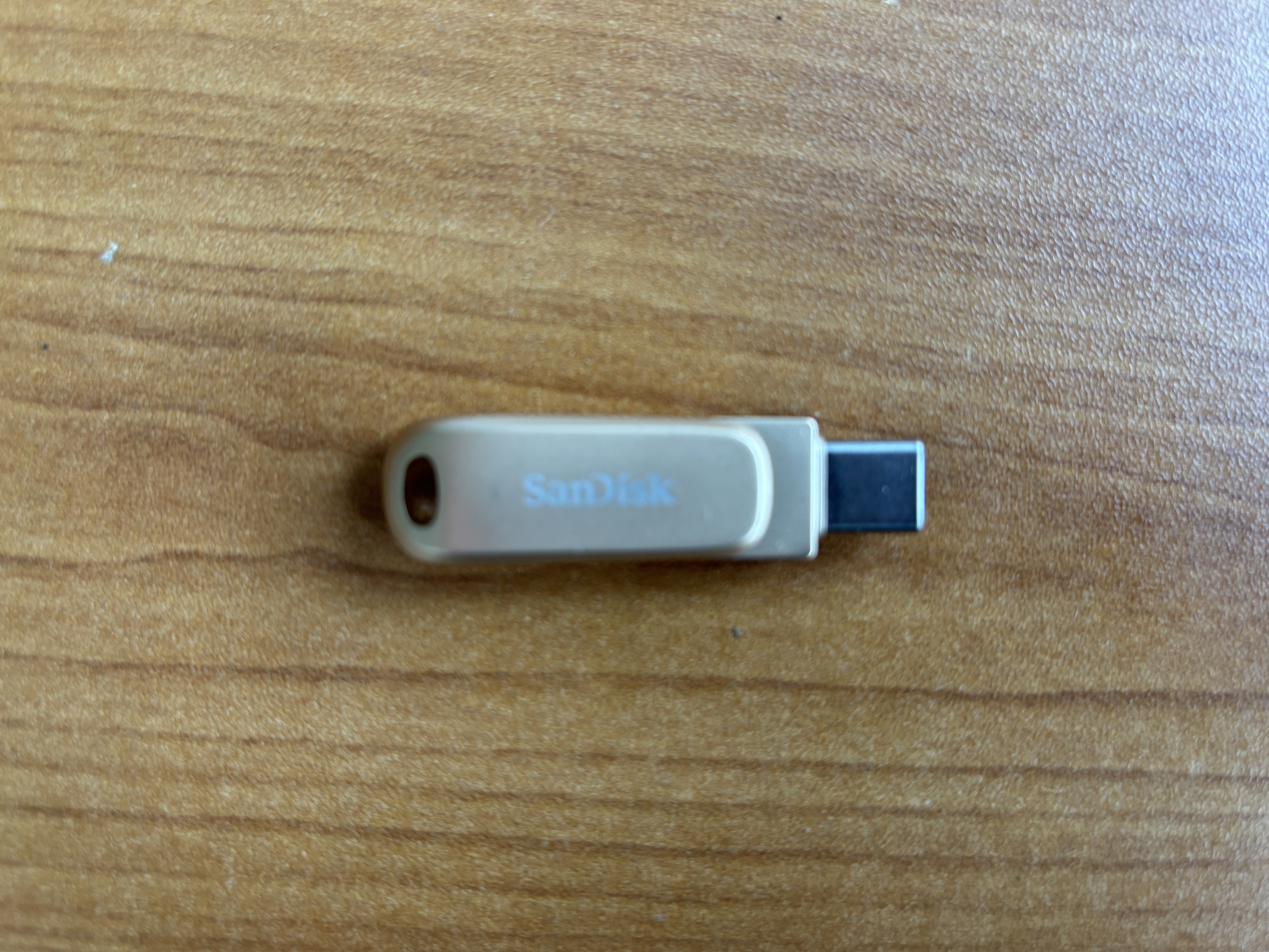 Sandisk闪迪256GB Type-C USB3.2 手机U盘DDC4金色 读速高达400MB/s 手机电脑两用 金属双接口大容量优盘 实拍图