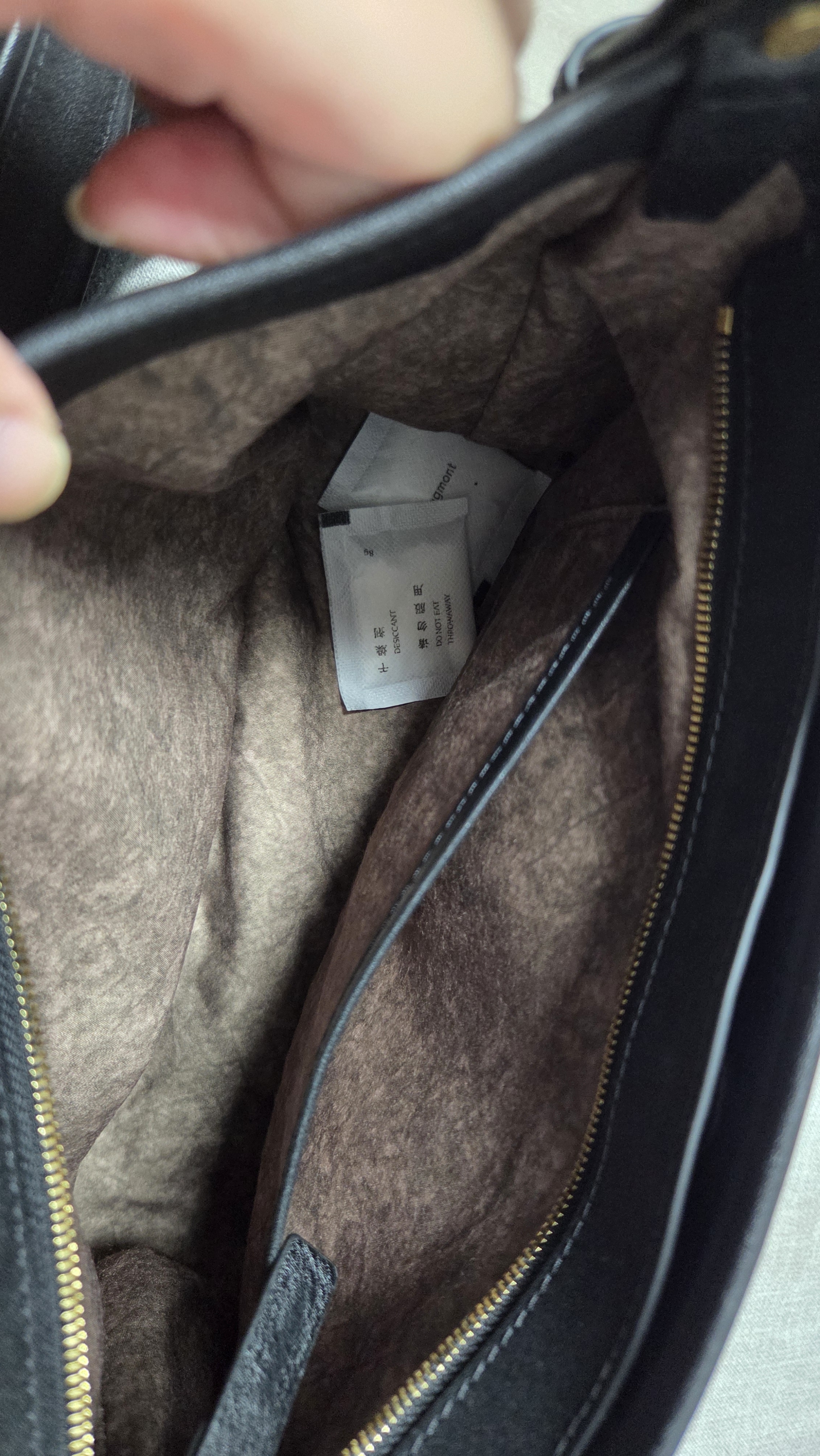 Songmont山下有松循迹系列hobo包植鞣牛皮通勤松弛感单肩斜挎软包 烟墨黑 小号 现货 实拍图