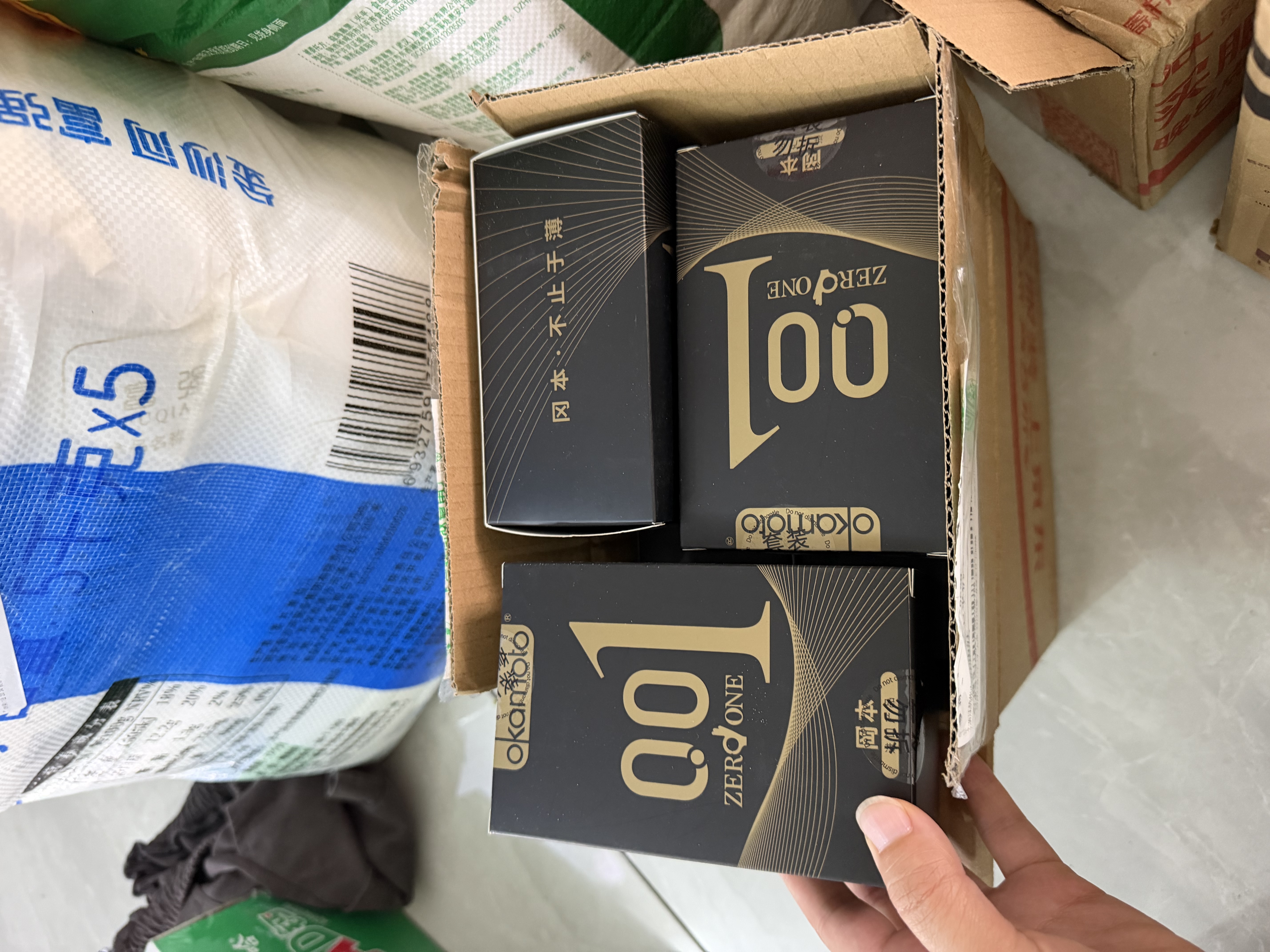 冈本（OKAMOTO）避孕套 001黑金10片(0.01超薄2片+skin8片) 安全套套情趣计生用品 实拍图